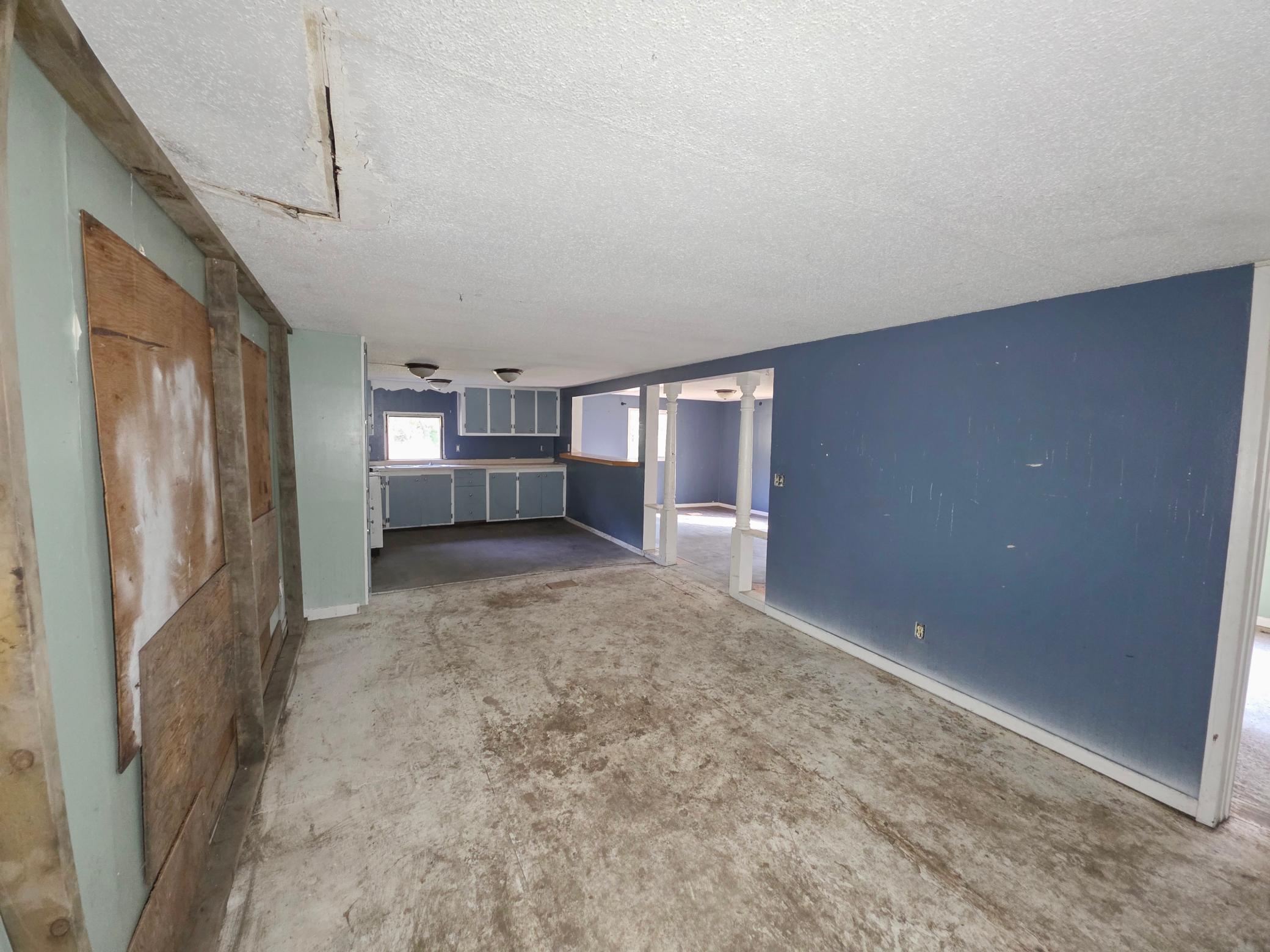 1980 single family home for sale at 47099 Center Street W in East Grand Forks, MN — 3 bed, 2 bath (photo 5 of 20)
