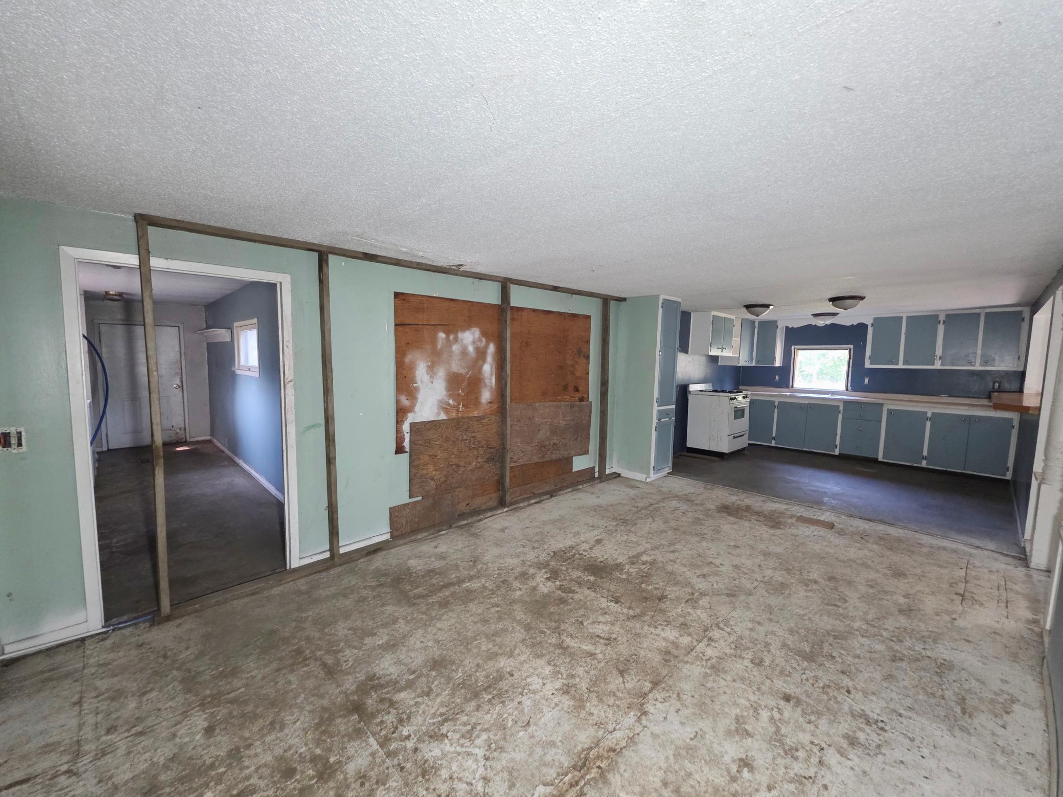 1980 single family home for sale at 47099 Center Street W in East Grand Forks, MN — 3 bed, 2 bath (photo 6 of 20)