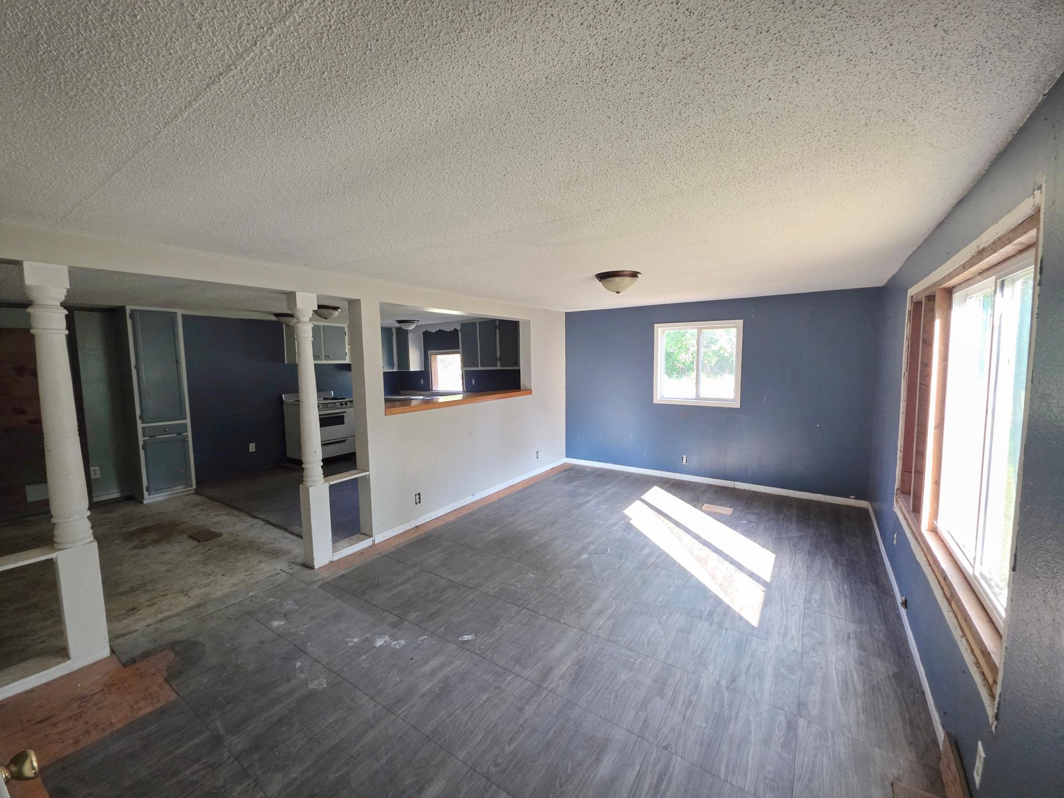 1980 single family home for sale at 47099 Center Street W in East Grand Forks, MN — 3 bed, 2 bath (photo 7 of 20)