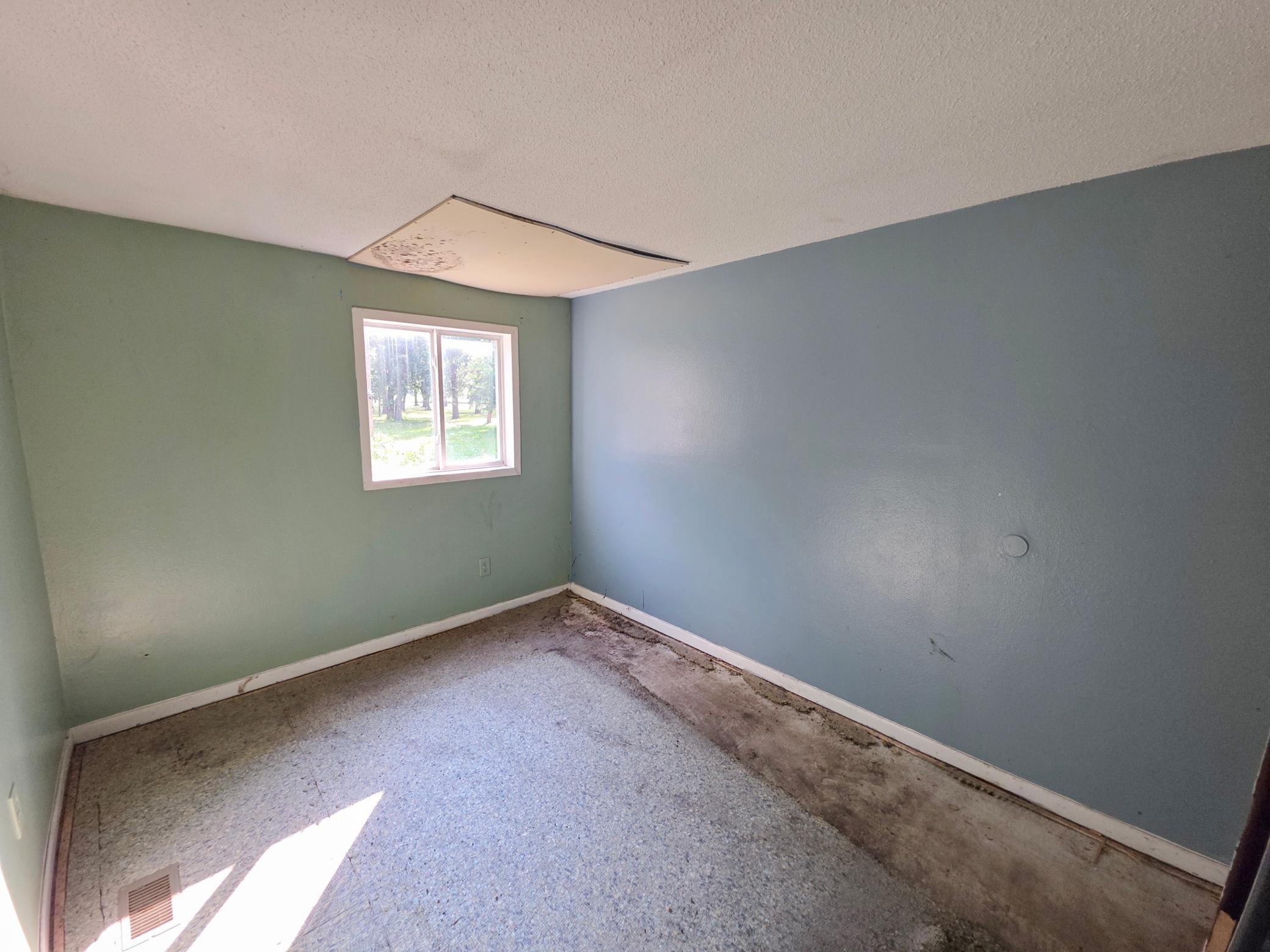 1980 single family home for sale at 47099 Center Street W in East Grand Forks, MN — 3 bed, 2 bath (photo 8 of 20)