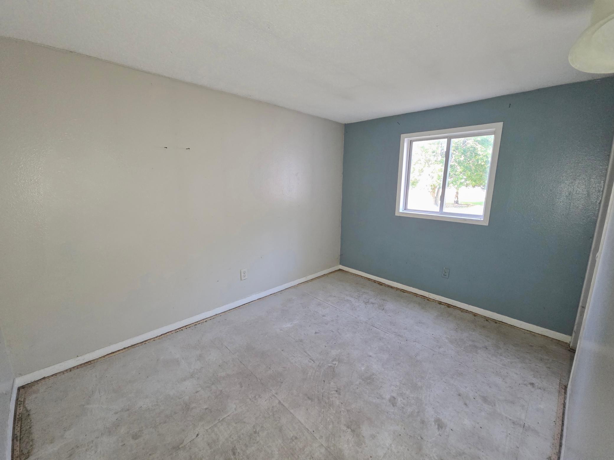 1980 single family home for sale at 47099 Center Street W in East Grand Forks, MN — 3 bed, 2 bath (photo 9 of 20)