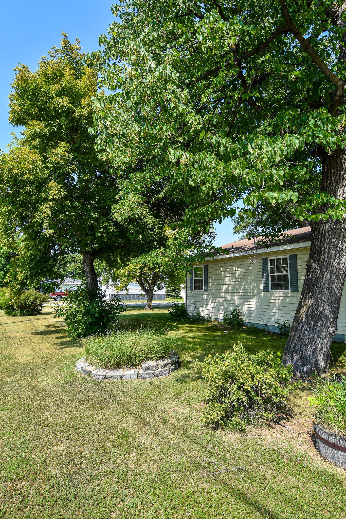 2000 single family home for sale at 230 4th Street in Stephen, MN — 3 bed, 2 bath (photo 32 of 45)