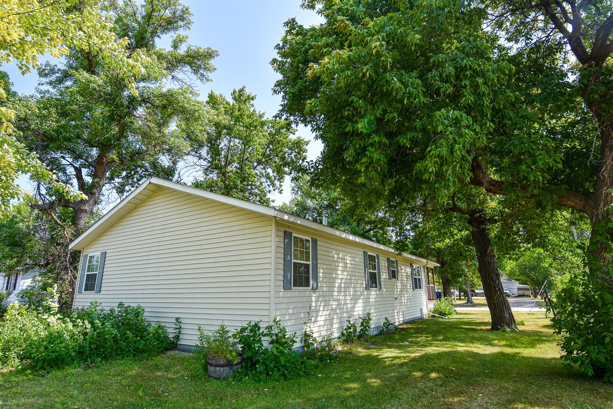 2000 single family home for sale at 230 4th Street in Stephen, MN — 3 bed, 2 bath (photo 34 of 45)