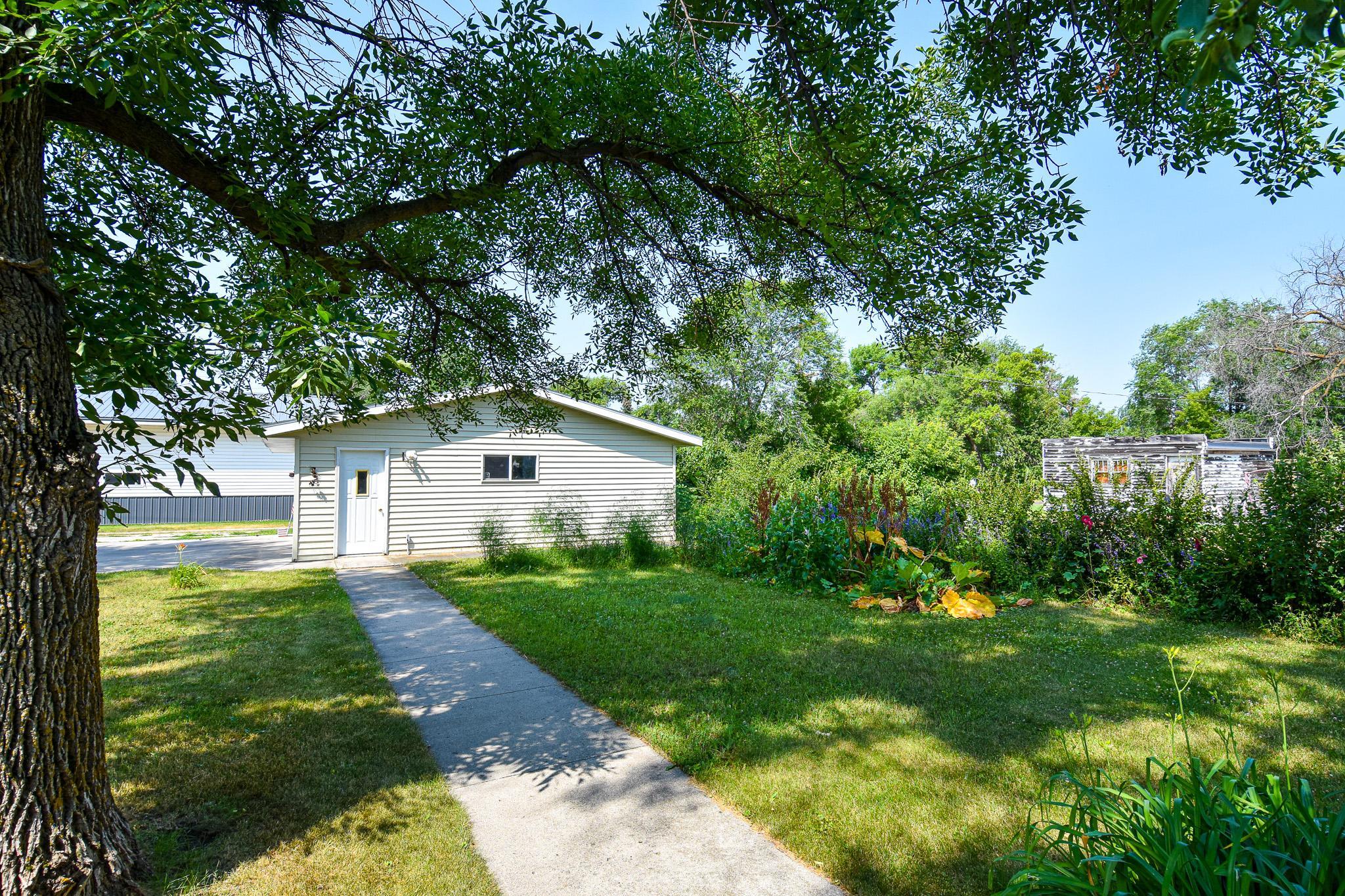 2000 single family home for sale at 230 4th Street in Stephen, MN — 3 bed, 2 bath (photo 39 of 45)