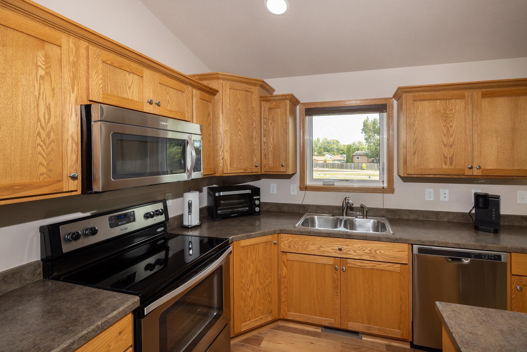 2524 31st Avenue S, Moorhead MN 56560 - Photo 15 of 37
