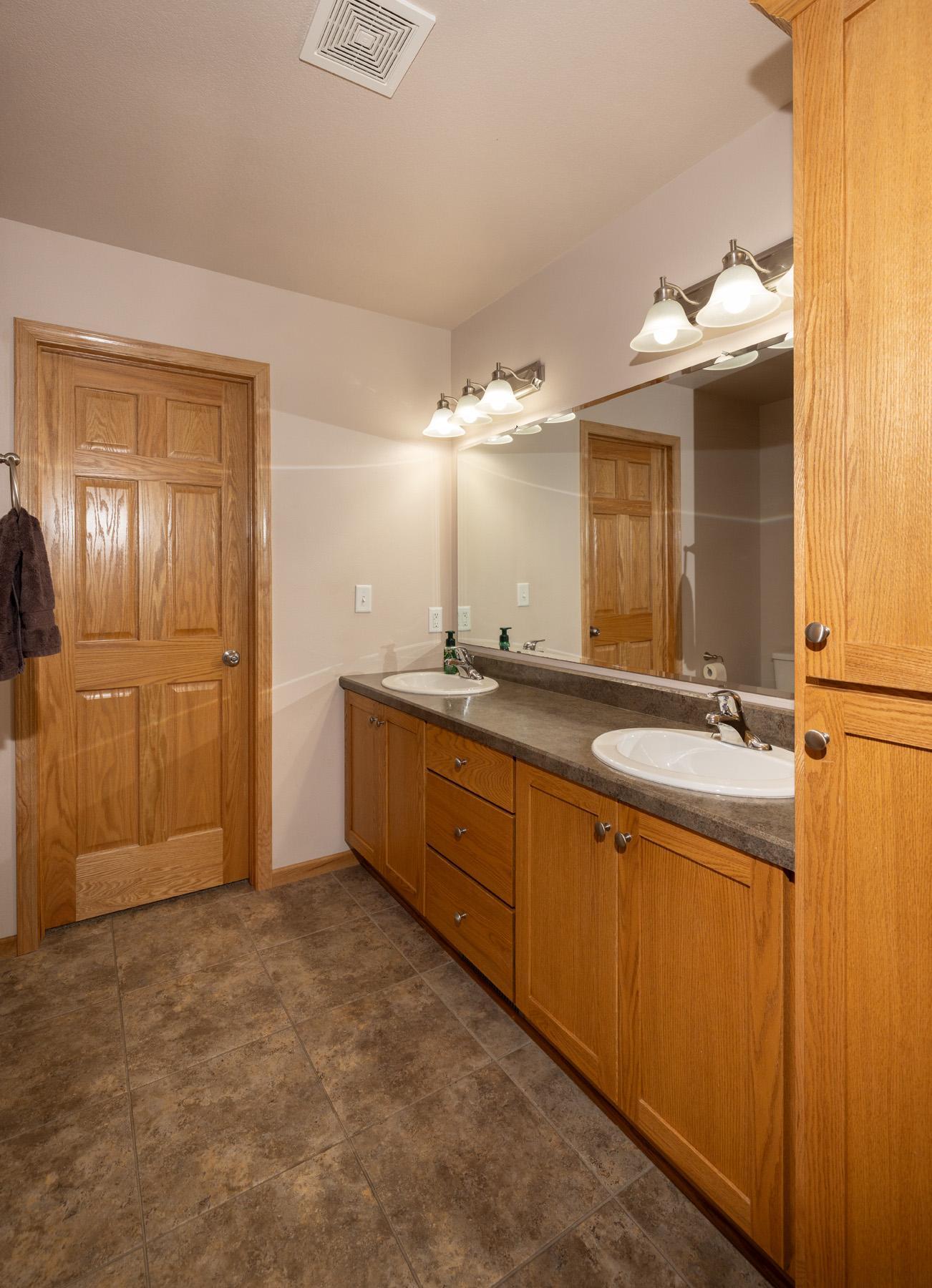 2524 31st Avenue S, Moorhead MN 56560 - Photo 20 of 37