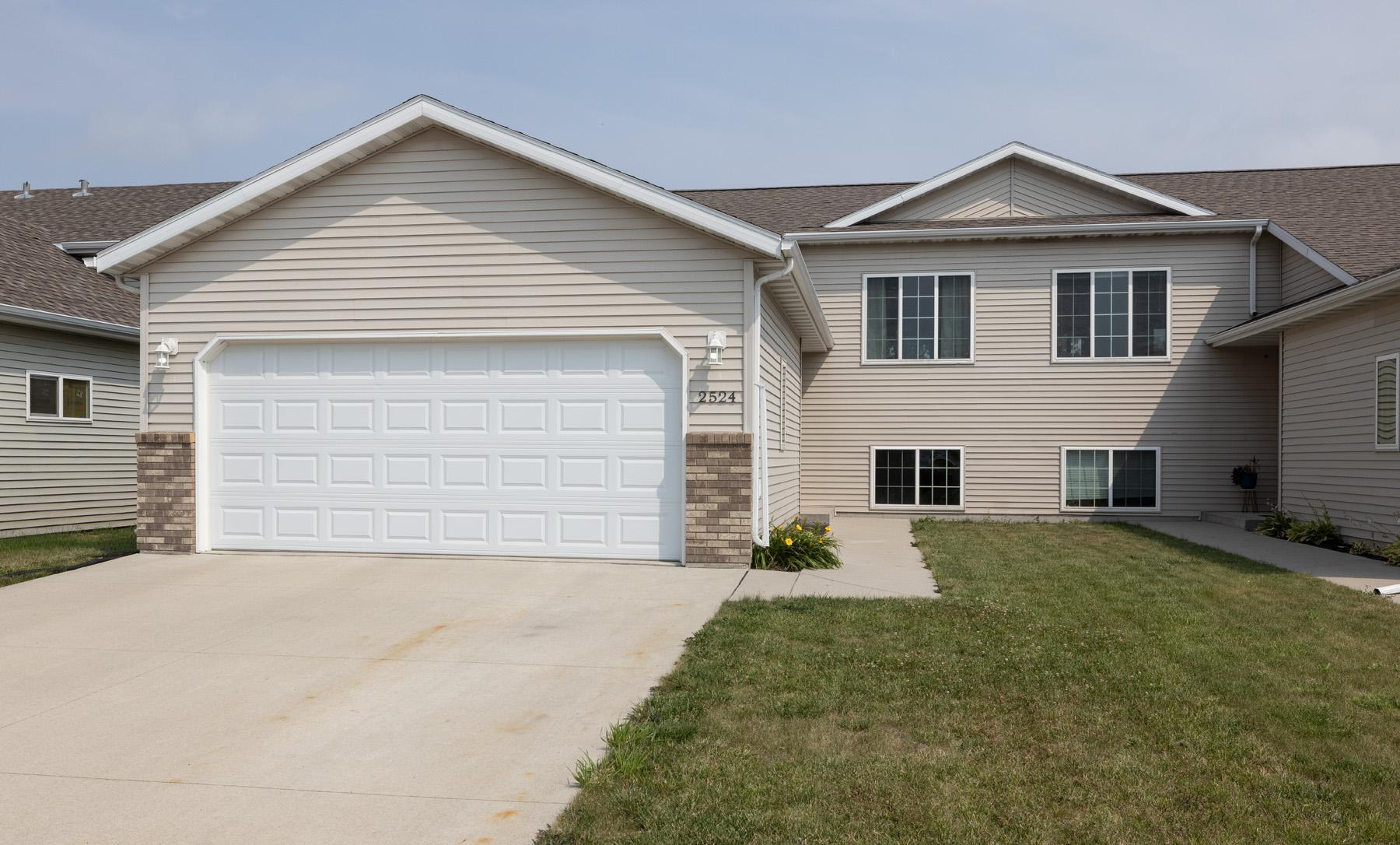 2524 31st Avenue S, Moorhead MN 56560 - Photo 3 of 37