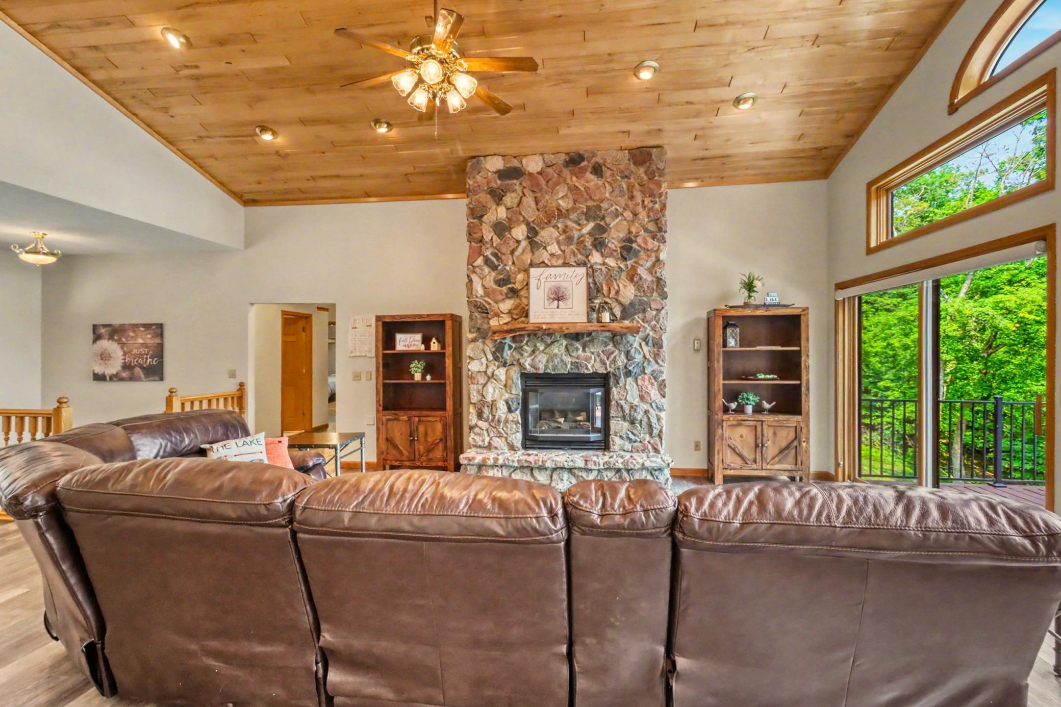 1998 single family home for sale at 49618 Leek Lake Drive in Vergas, MN — 5 bed, 4 bath (photo 11 of 96)