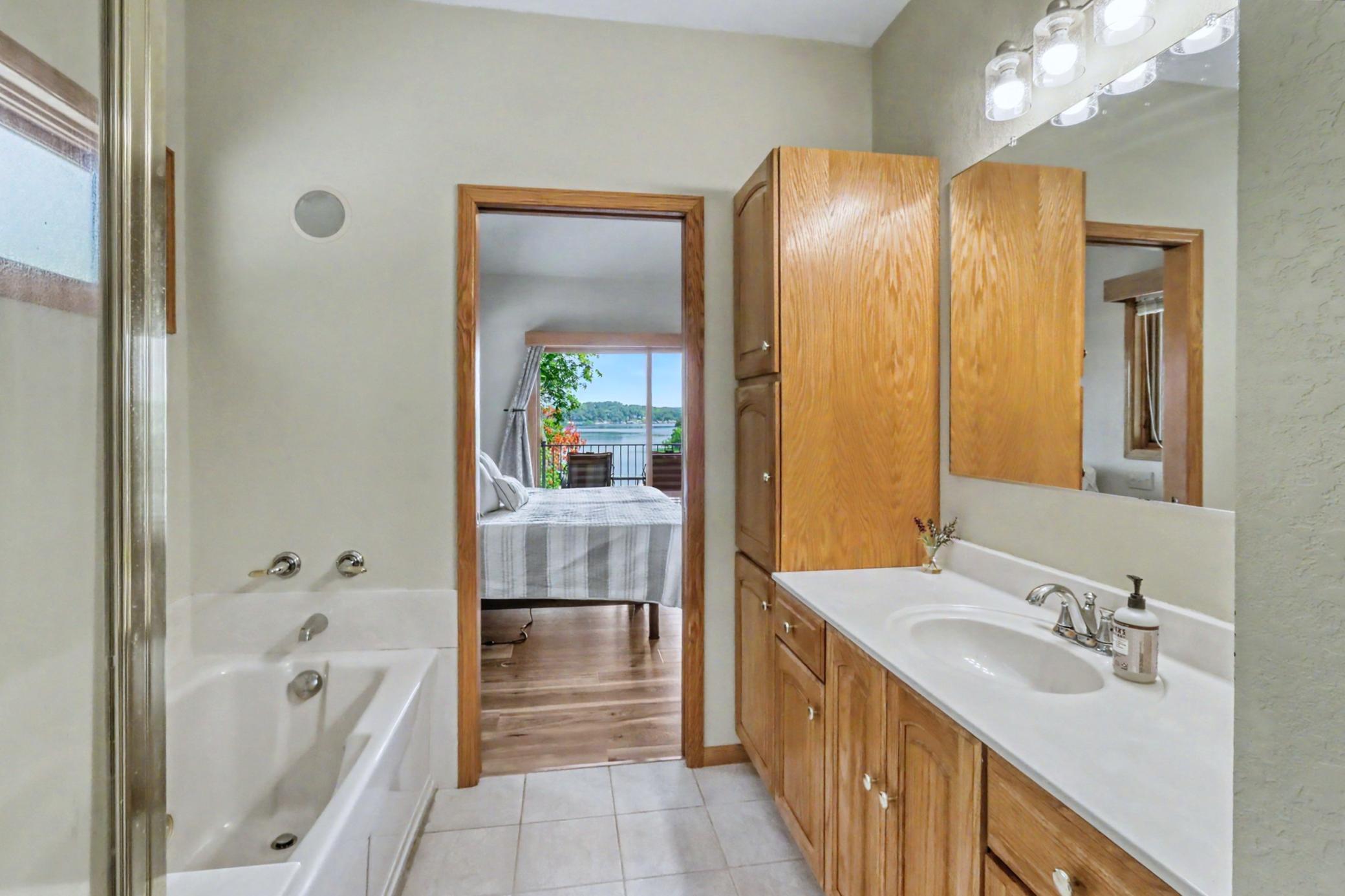 1998 single family home for sale at 49618 Leek Lake Drive in Vergas, MN — 5 bed, 4 bath (photo 35 of 96)