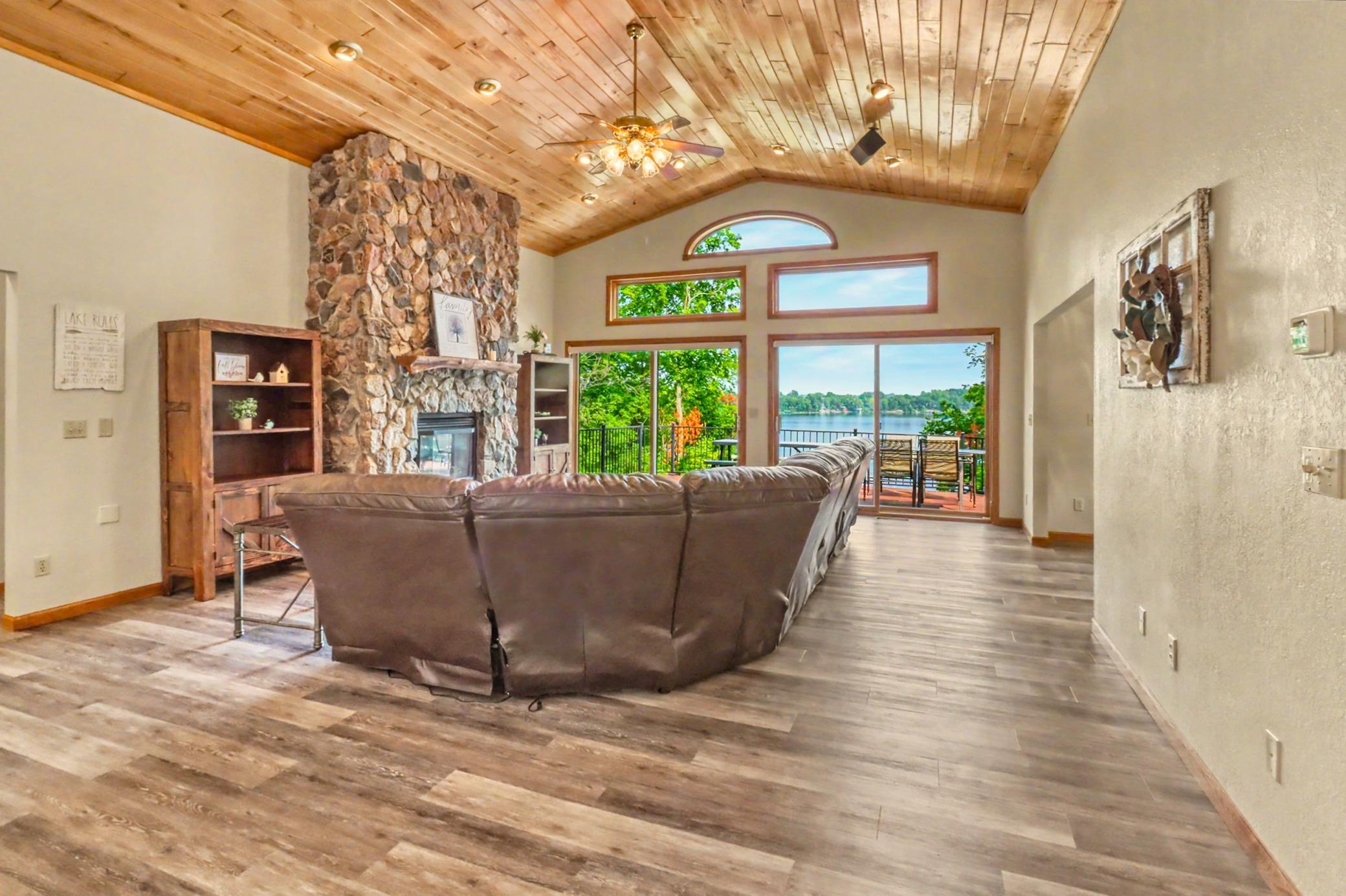 1998 single family home for sale at 49618 Leek Lake Drive in Vergas, MN — 5 bed, 4 bath (photo 9 of 96)