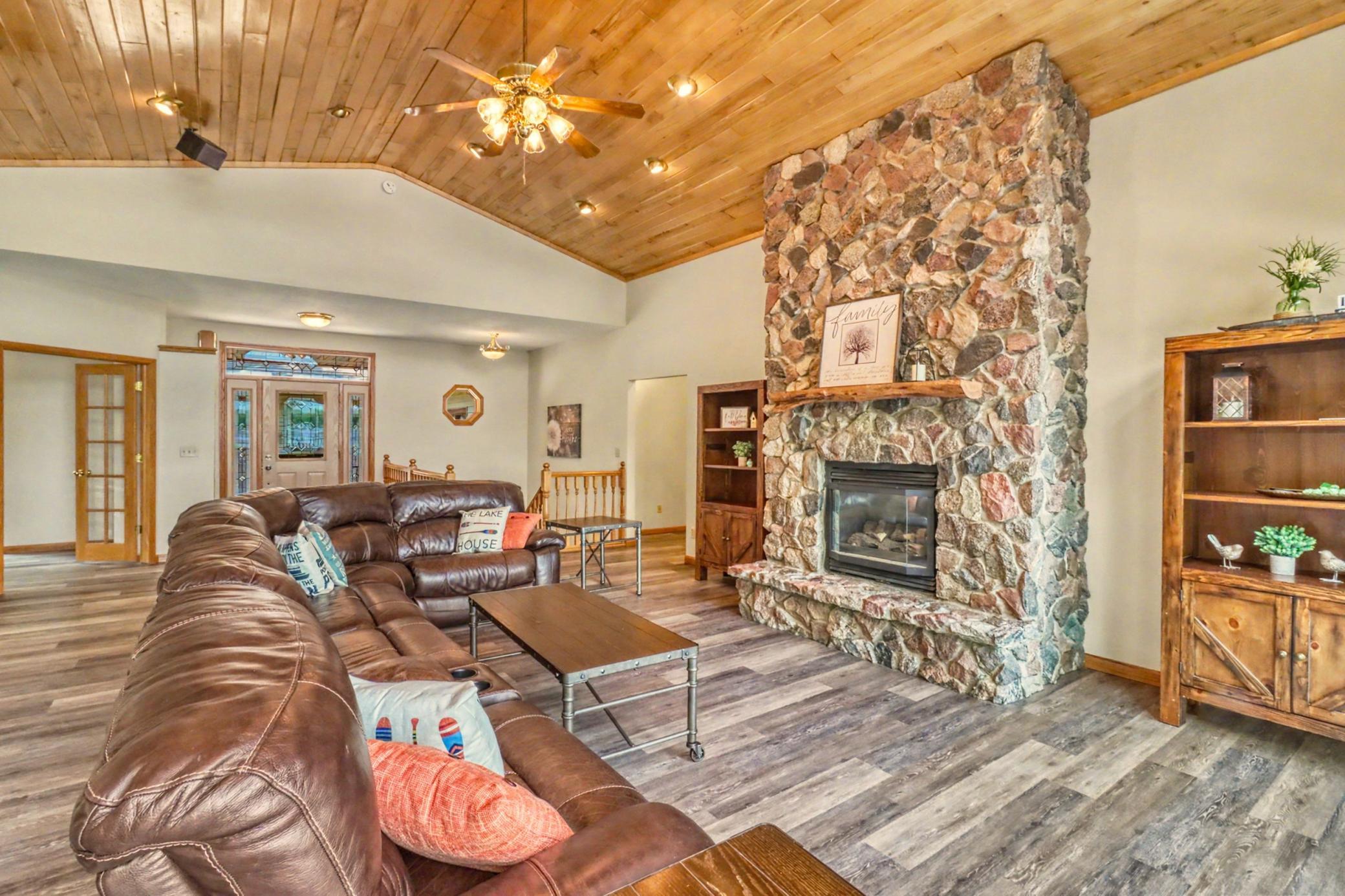 1998 single family home for sale at 49618 Leek Lake Drive in Vergas, MN — 5 bed, 4 bath (photo 10 of 96)