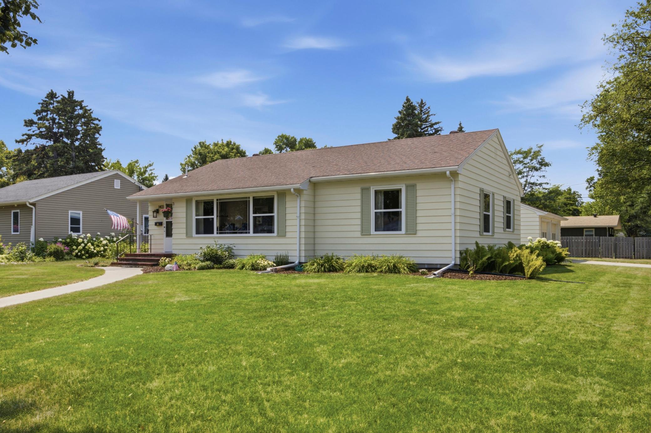 1403 3rd Street S, Moorhead MN 56560 - Photo 2 of 41