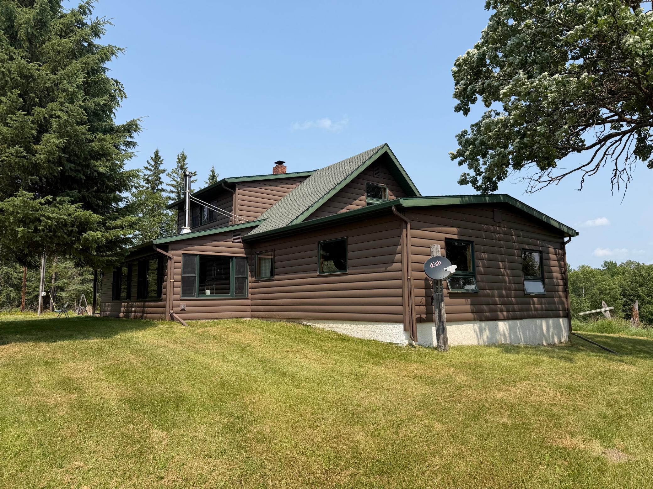 1970 single family home for sale at 1985 63rd Street SW in Baudette, MN — 3 bed, 3 bath (photo 3 of 35)
