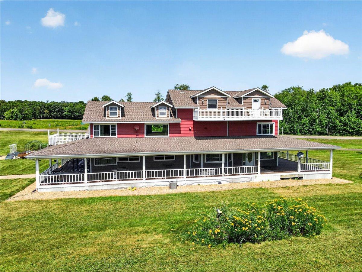 1996 single family home for sale at 43063 State Highway 18 in Aitkin, MN — 5 bed, 5 bath (photo 3 of 68)