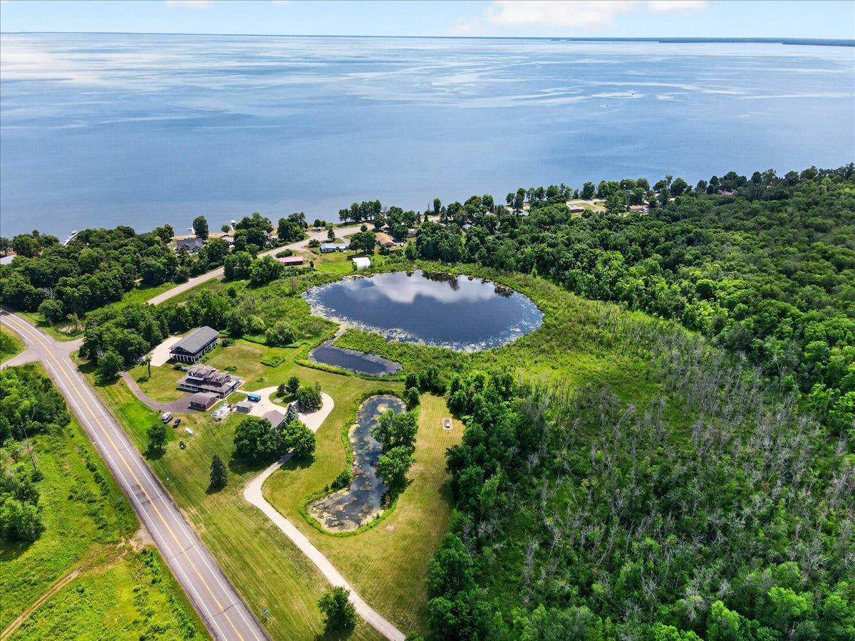 1996 single family home for sale at 43063 State Highway 18 in Aitkin, MN — 5 bed, 5 bath (photo 7 of 68)