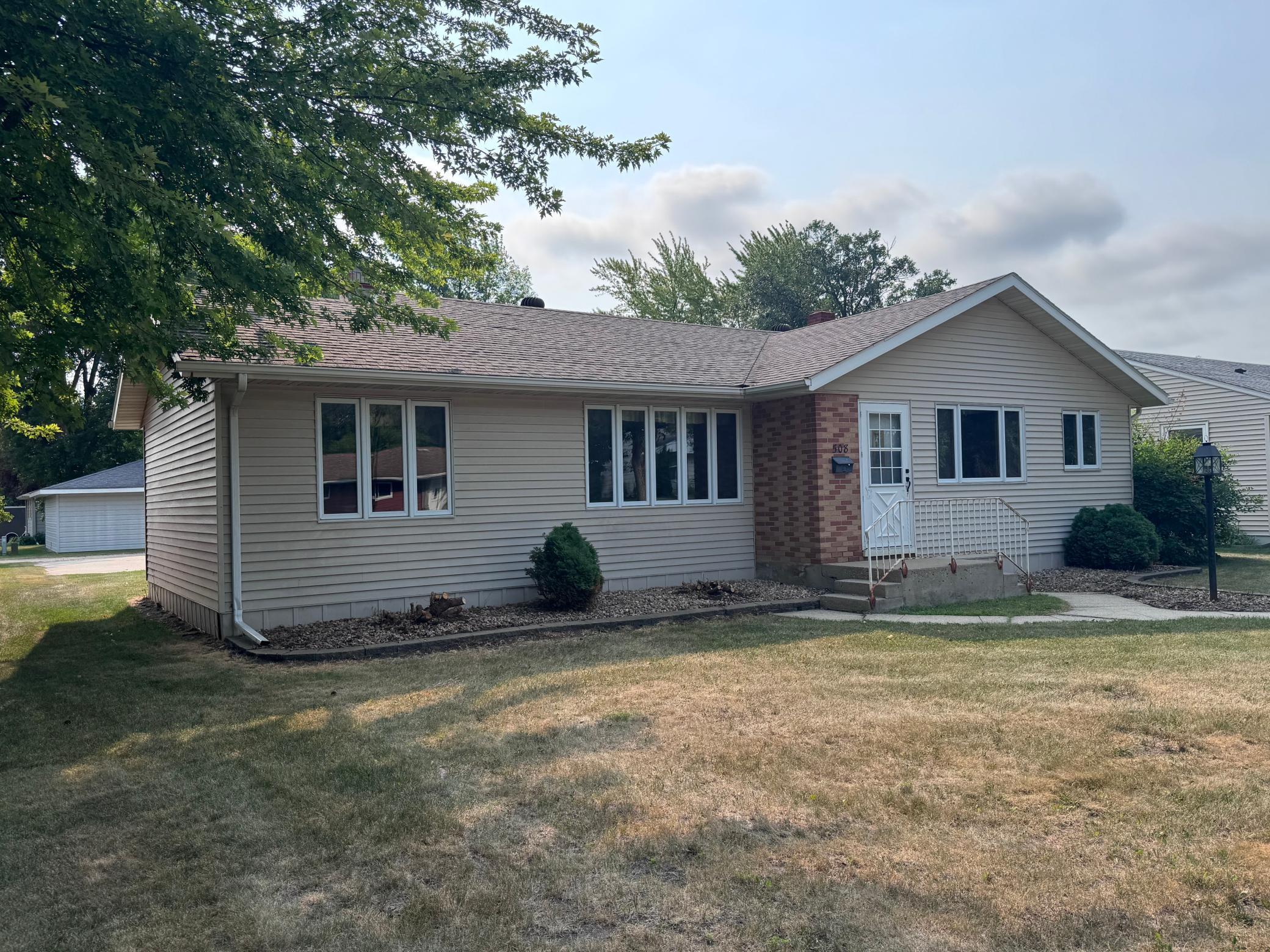 1956 single family home for sale at 508 Kneale Avenue S in Thief River Falls, MN — 4 bed, 2 bath (photo 2 of 52)