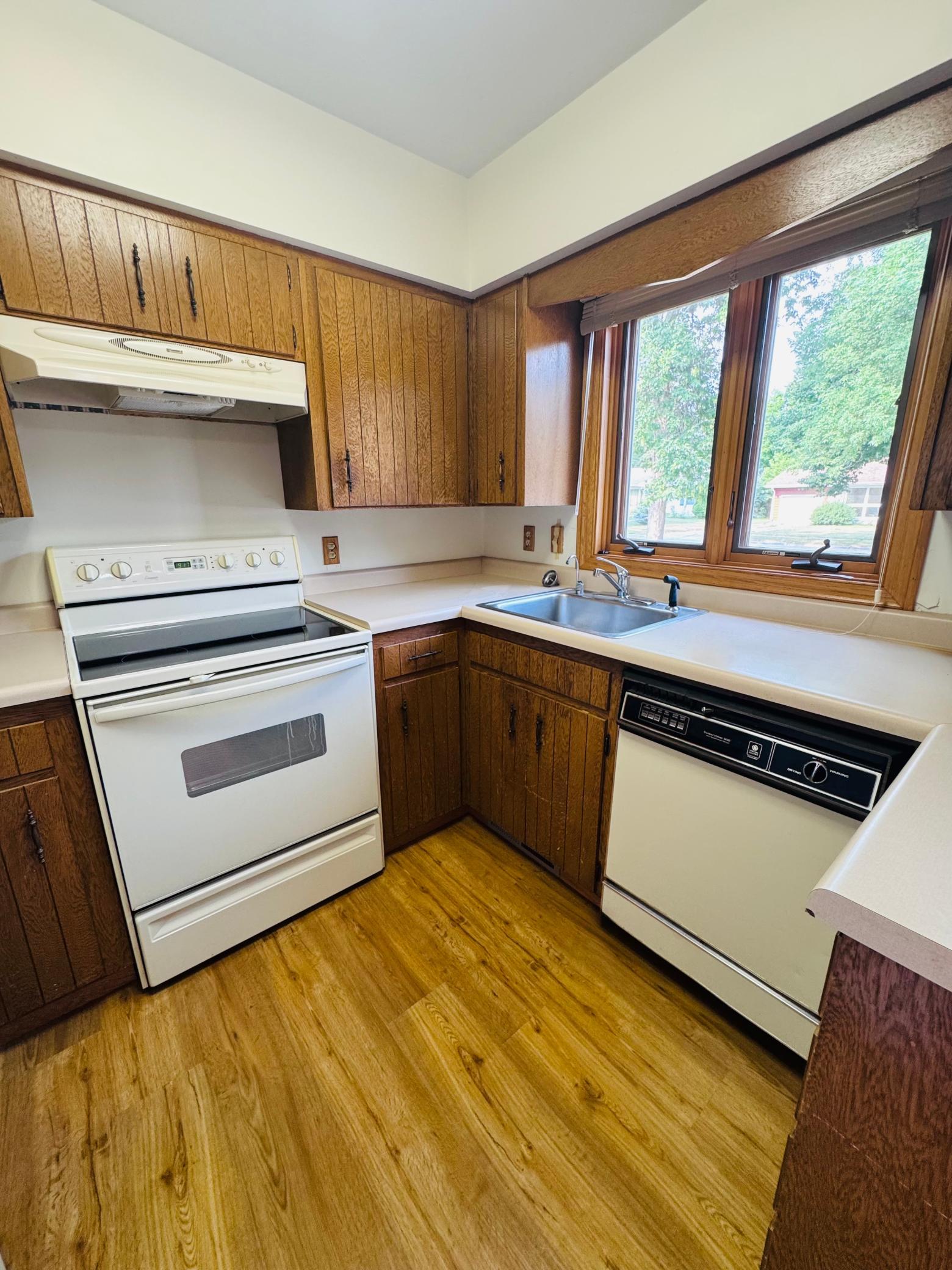1956 single family home for sale at 508 Kneale Avenue S in Thief River Falls, MN — 4 bed, 2 bath (photo 12 of 52)