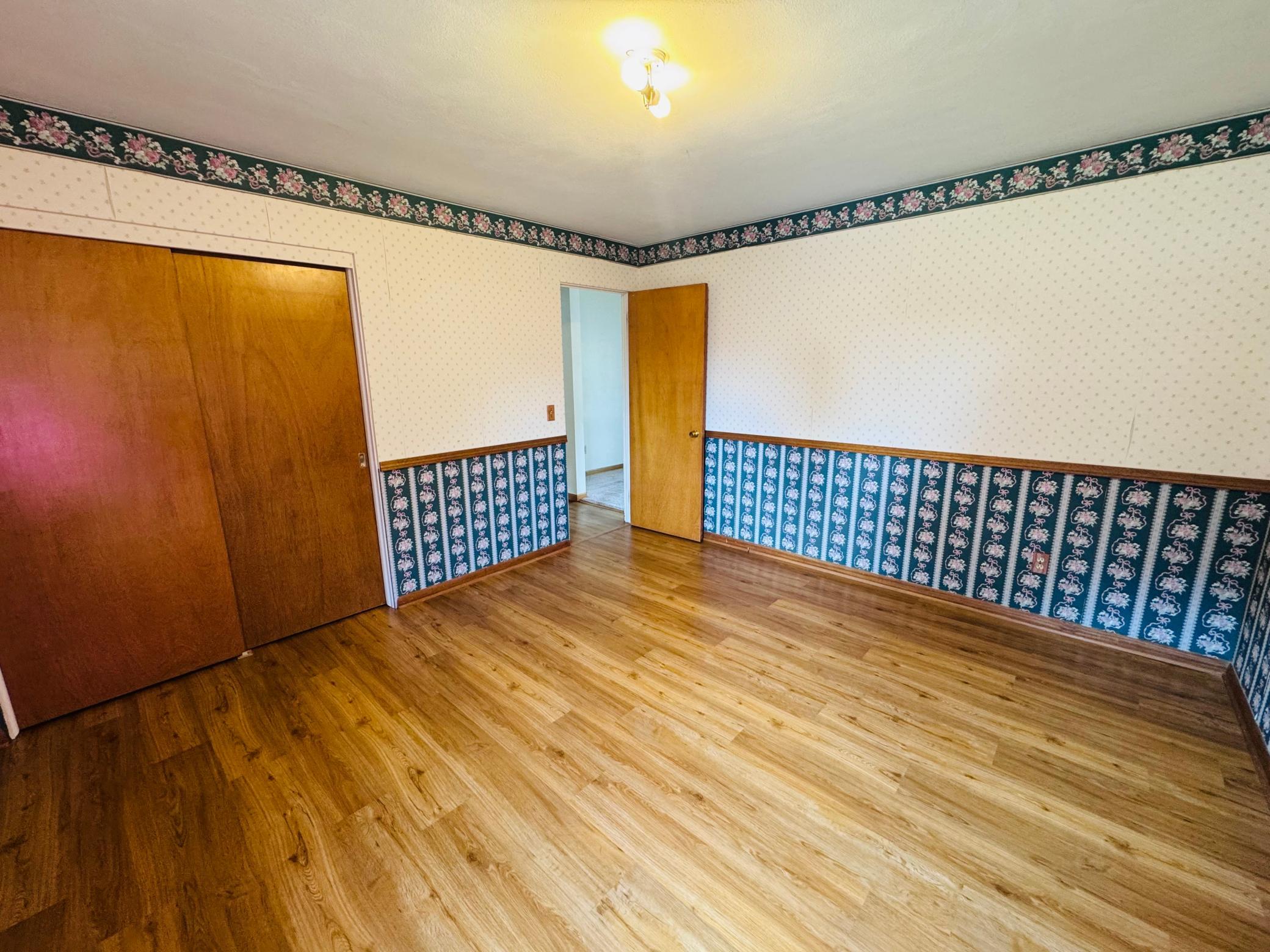 1956 single family home for sale at 508 Kneale Avenue S in Thief River Falls, MN — 4 bed, 2 bath (photo 18 of 52)