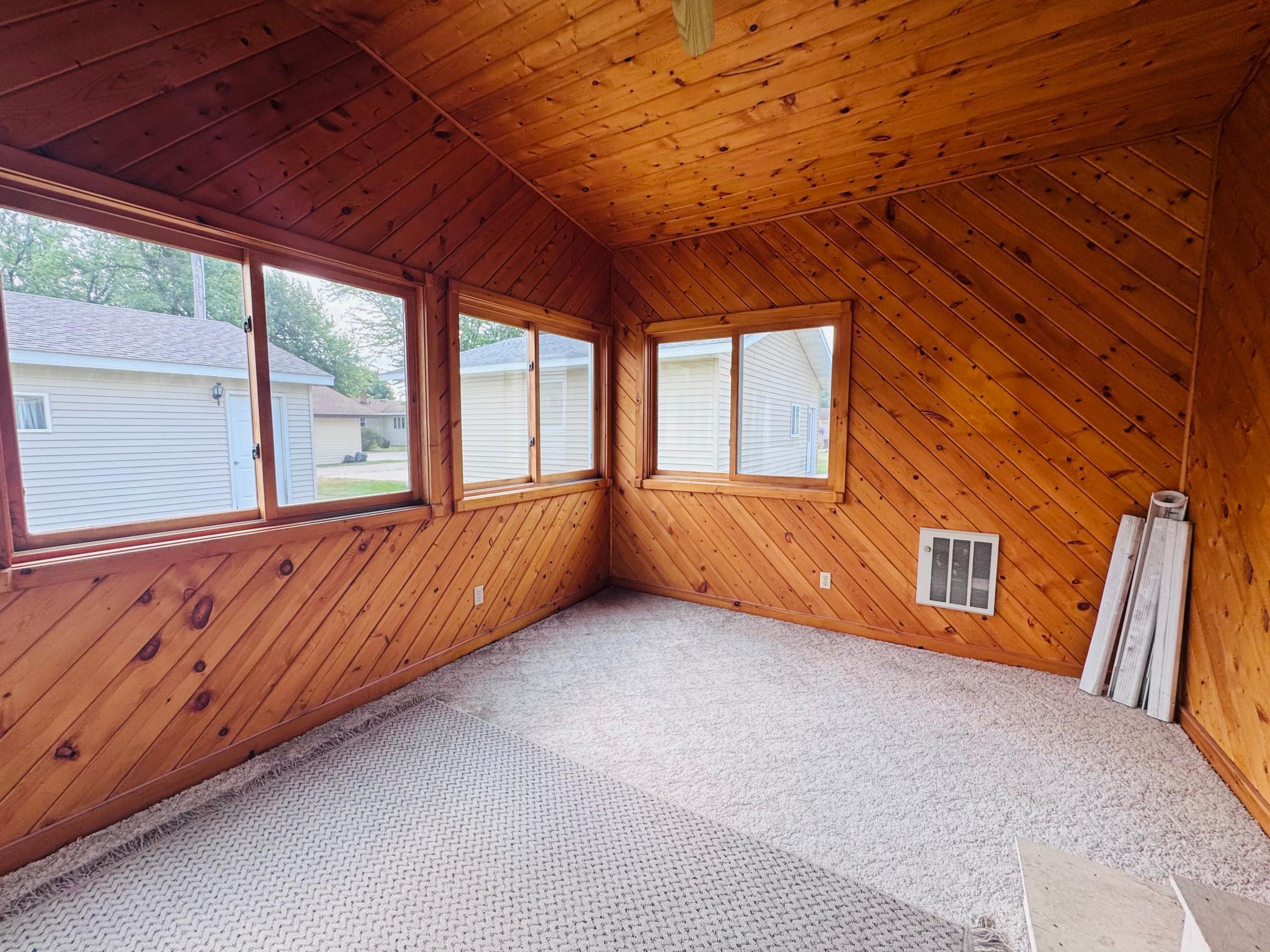 1956 single family home for sale at 508 Kneale Avenue S in Thief River Falls, MN — 4 bed, 2 bath (photo 26 of 52)