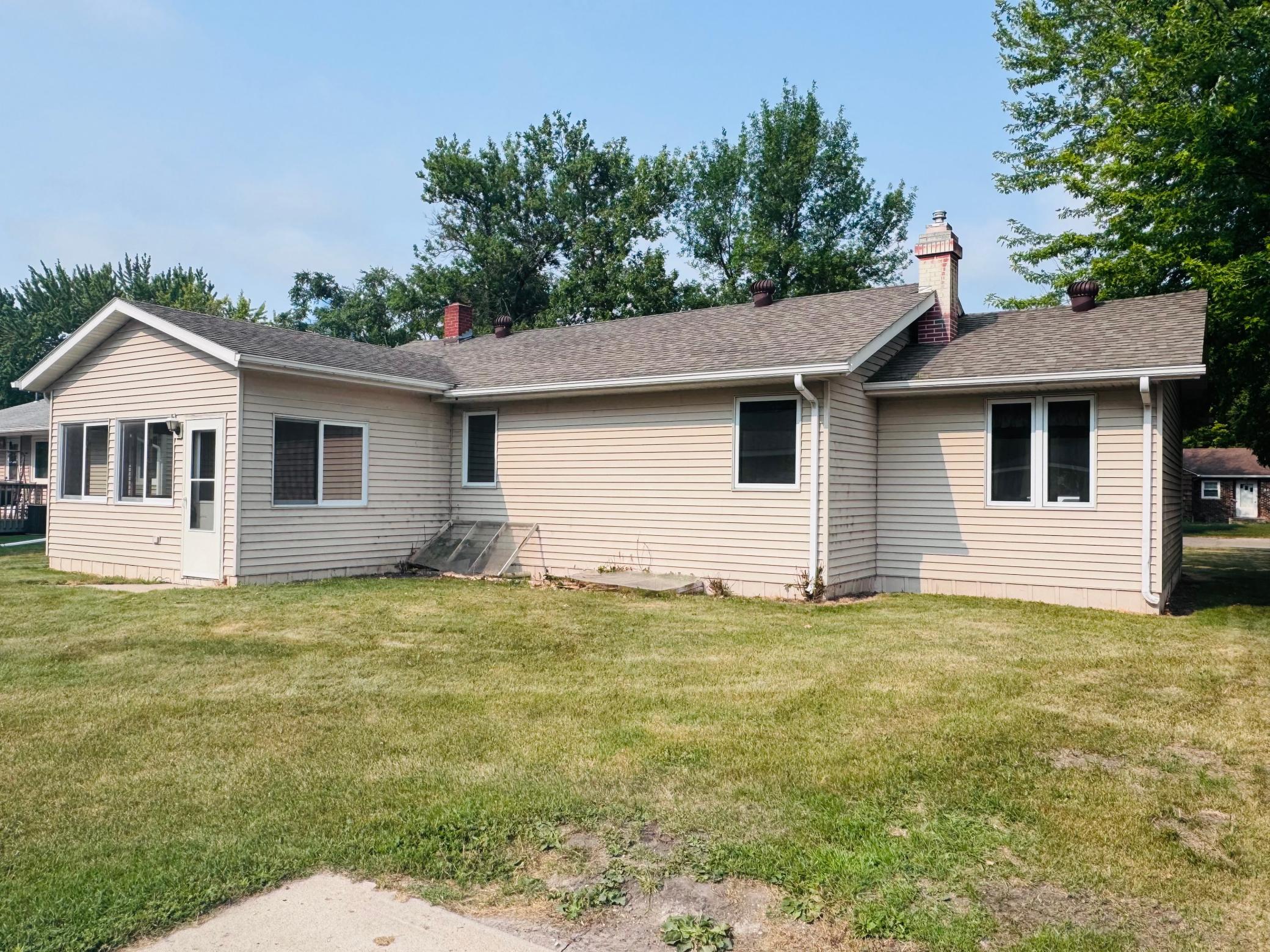 1956 single family home for sale at 508 Kneale Avenue S in Thief River Falls, MN — 4 bed, 2 bath (photo 4 of 52)