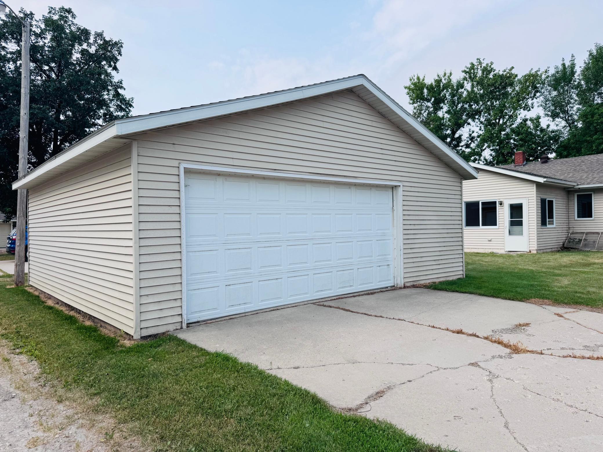 1956 single family home for sale at 508 Kneale Avenue S in Thief River Falls, MN — 4 bed, 2 bath (photo 48 of 52)