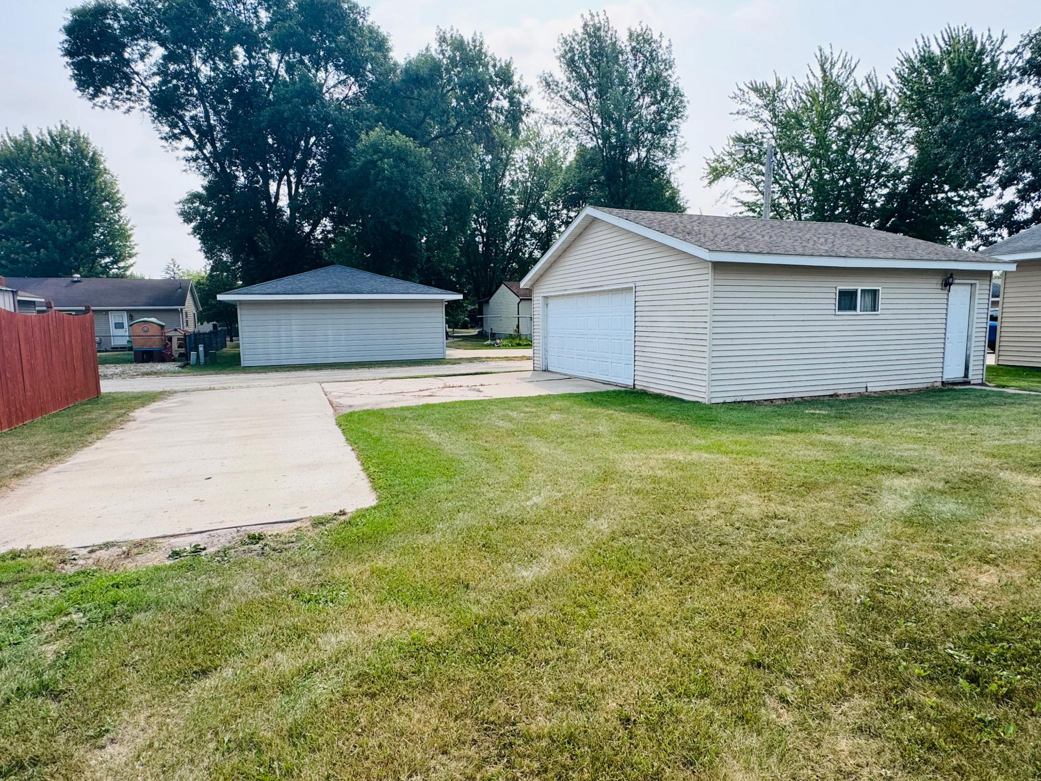 1956 single family home for sale at 508 Kneale Avenue S in Thief River Falls, MN — 4 bed, 2 bath (photo 49 of 52)