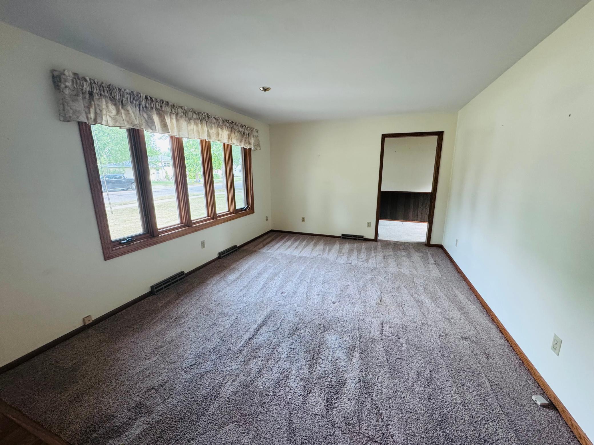 1956 single family home for sale at 508 Kneale Avenue S in Thief River Falls, MN — 4 bed, 2 bath (photo 6 of 52)