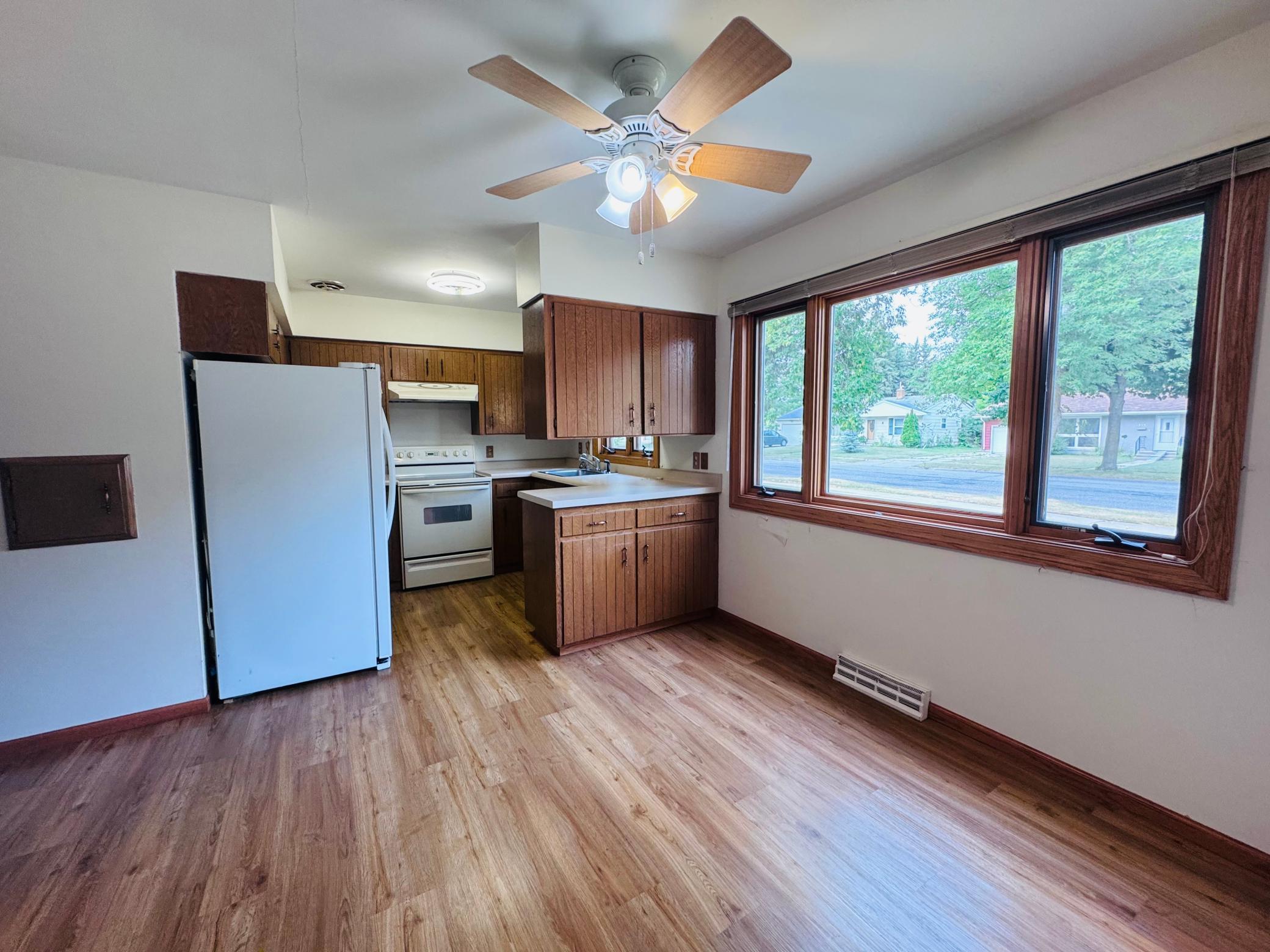1956 single family home for sale at 508 Kneale Avenue S in Thief River Falls, MN — 4 bed, 2 bath (photo 10 of 52)