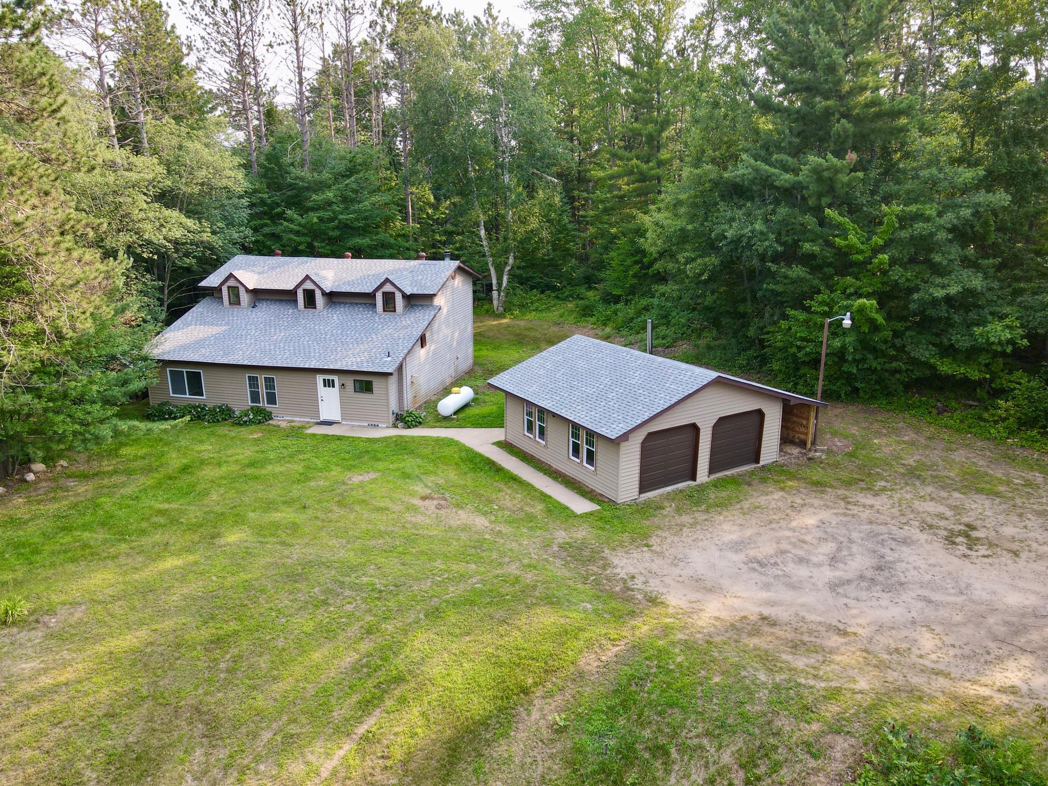 1989 single family home for sale at 40 Abbi Lane in Grand Rapids, MN — 4 bed, 2 bath (photo 4 of 47)
