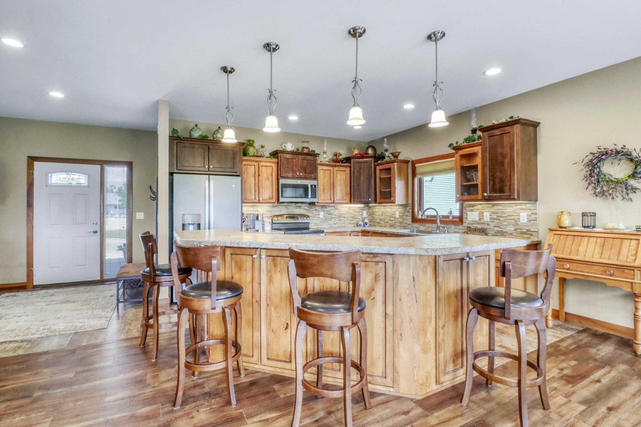 2015 single family home for sale at 408 Garfield Lane in Lake Park, MN — 3 bed, 3 bath (photo 2 of 38)
