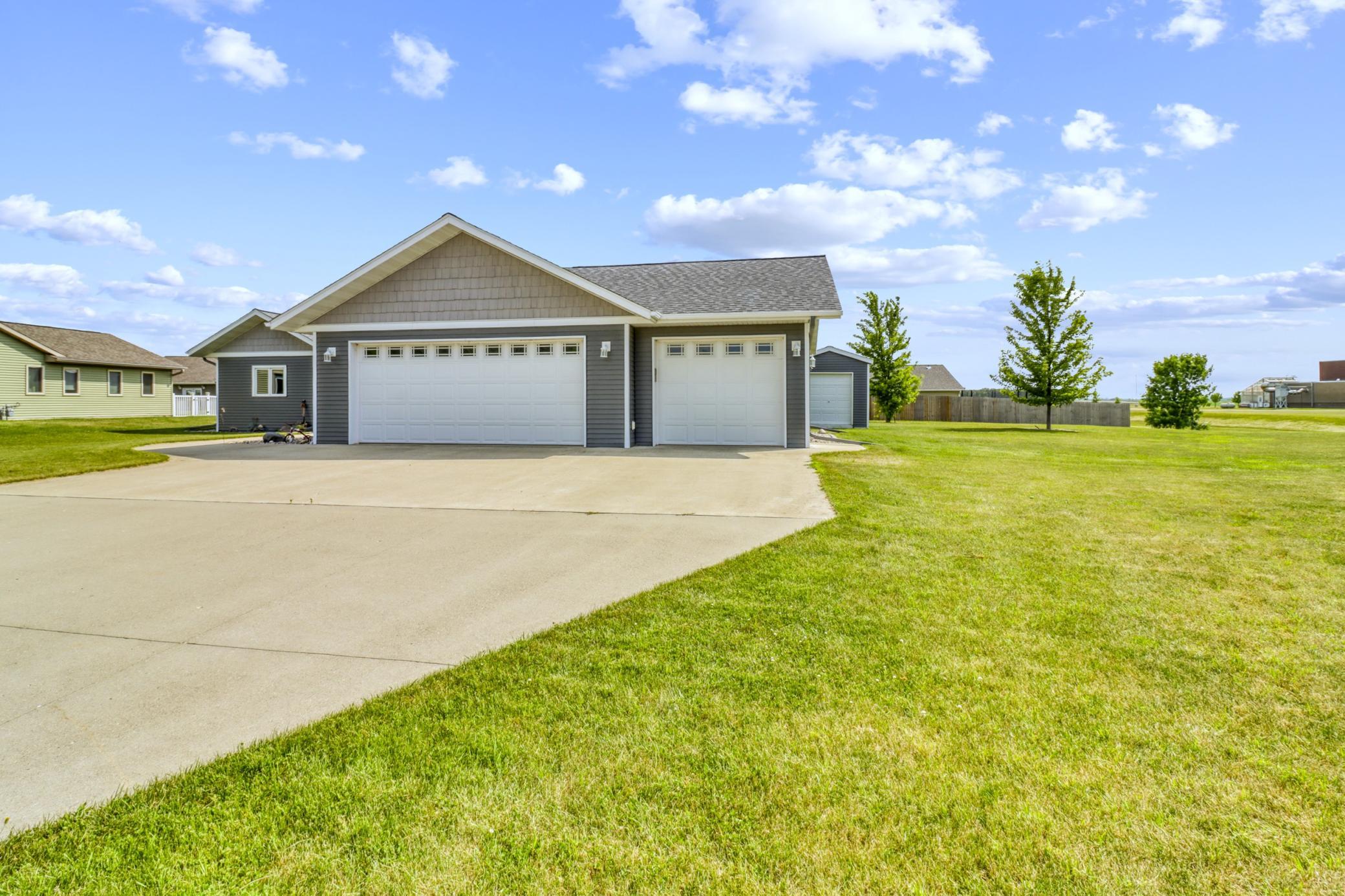 2015 single family home for sale at 408 Garfield Lane in Lake Park, MN — 3 bed, 3 bath (photo 25 of 38)