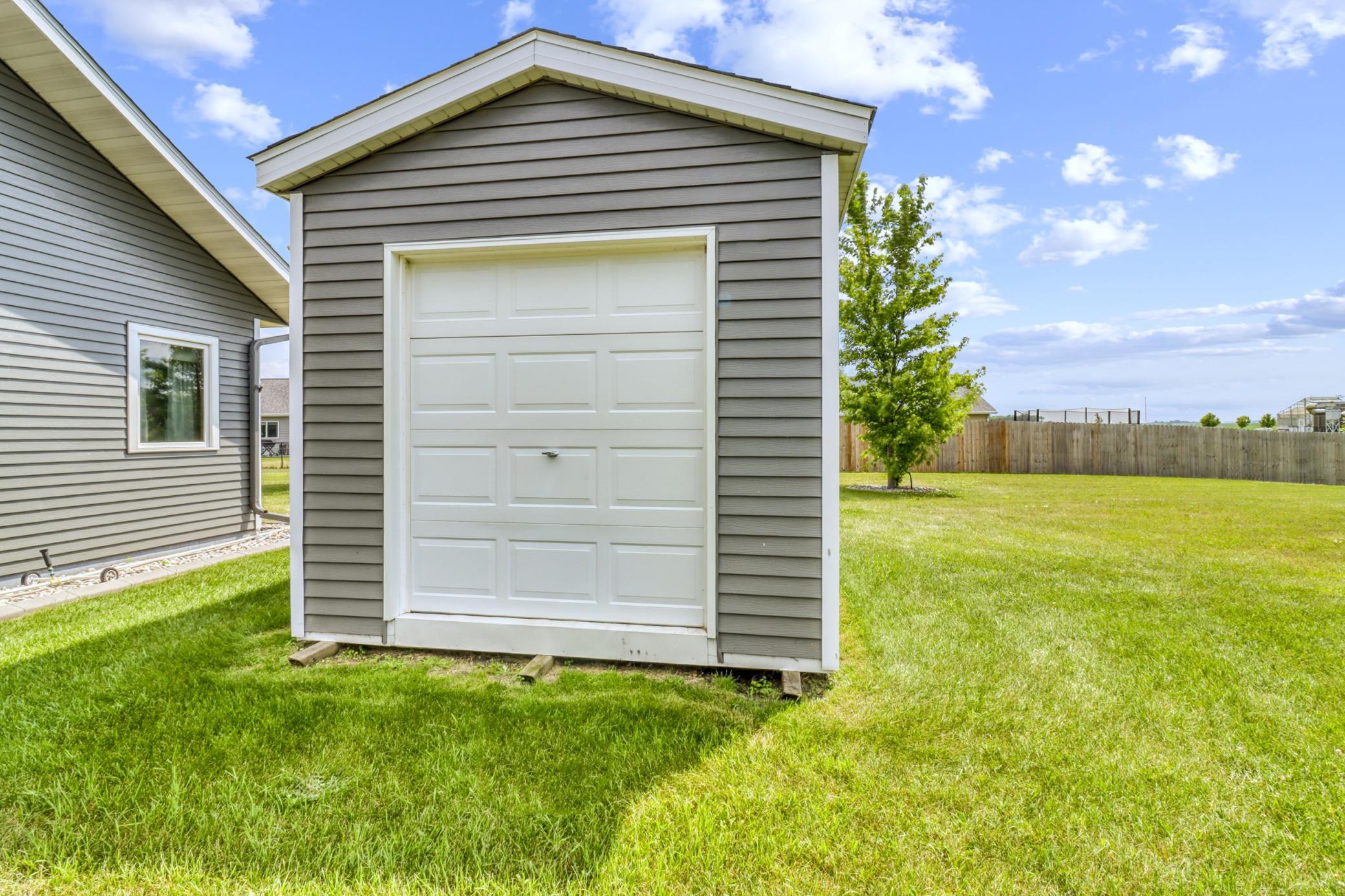 2015 single family home for sale at 408 Garfield Lane in Lake Park, MN — 3 bed, 3 bath (photo 28 of 38)