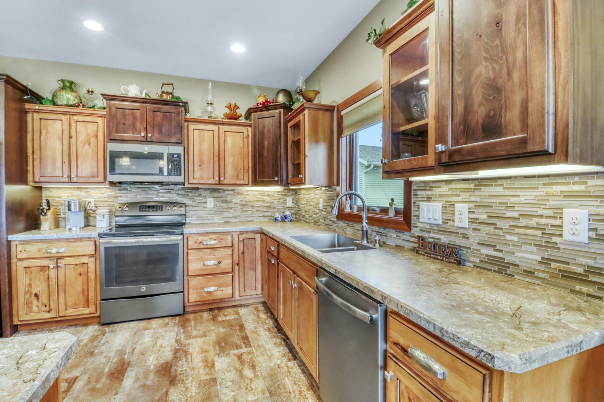 2015 single family home for sale at 408 Garfield Lane in Lake Park, MN — 3 bed, 3 bath (photo 4 of 38)