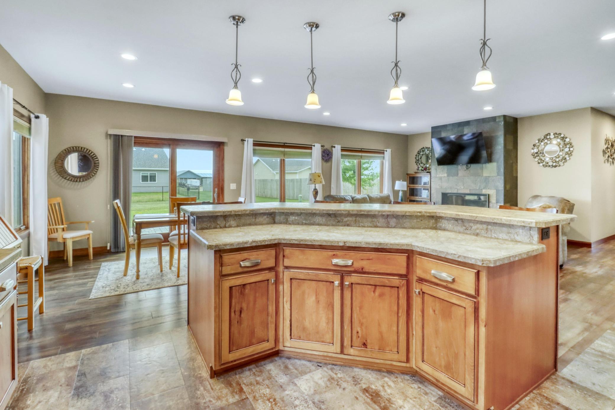 2015 single family home for sale at 408 Garfield Lane in Lake Park, MN — 3 bed, 3 bath (photo 5 of 38)