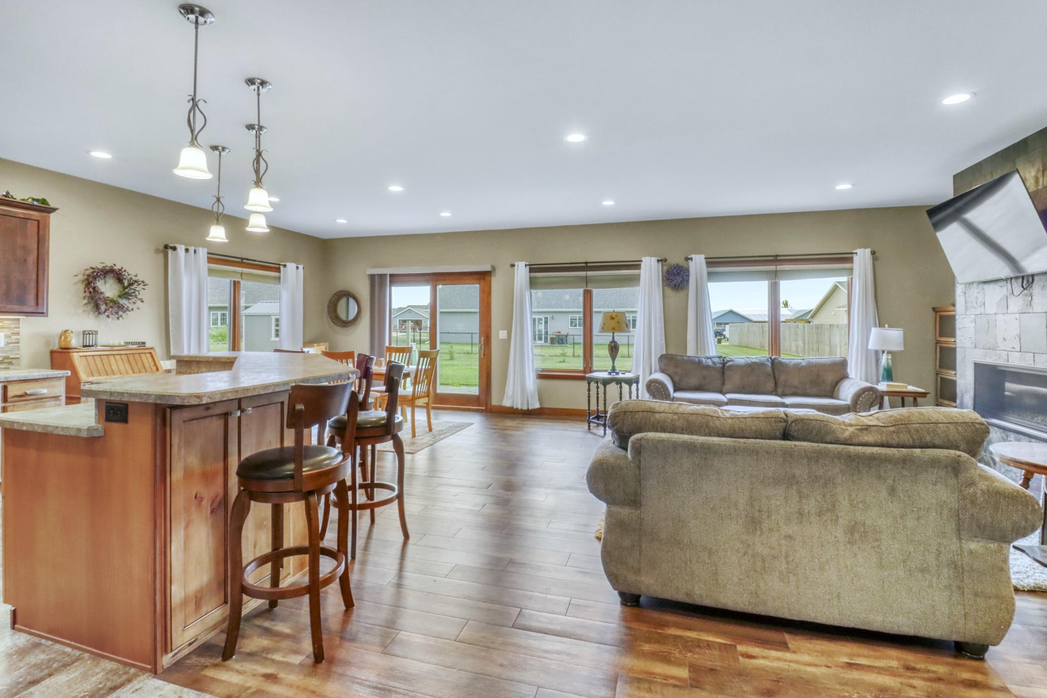 2015 single family home for sale at 408 Garfield Lane in Lake Park, MN — 3 bed, 3 bath (photo 9 of 38)
