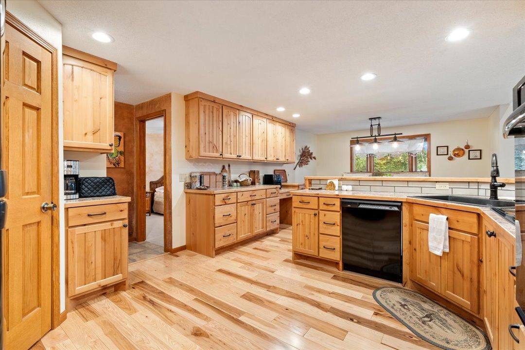 1999 single family home for sale at 49760 202nd Place in McGregor, MN — 4 bed, 4 bath (photo 4 of 70)