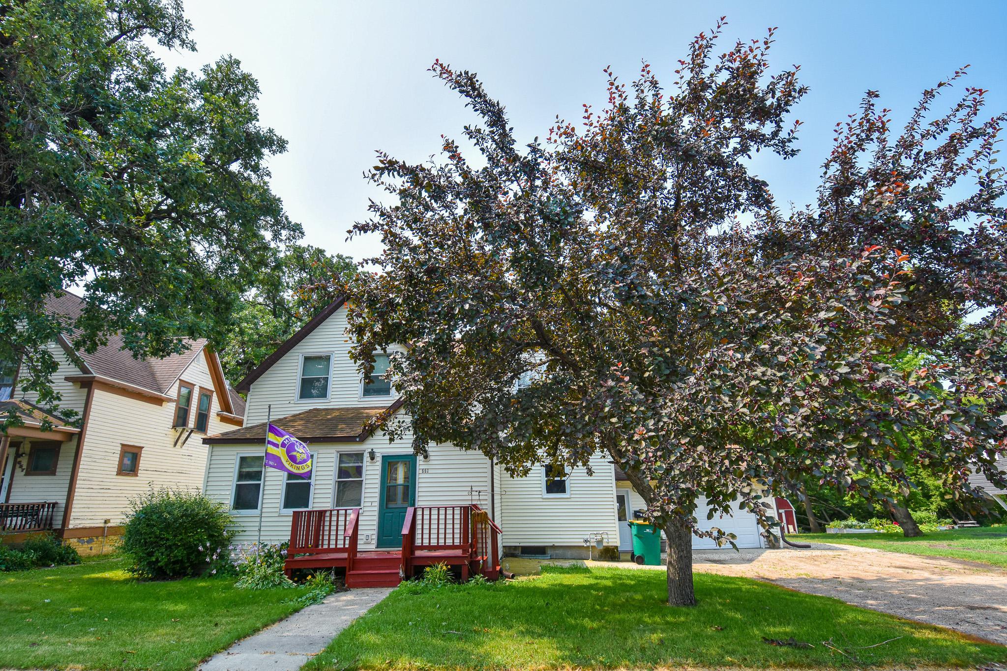1900 single family home for sale at 661 N Central Street in Warren, MN — 3 bed, 1 bath (photo 2 of 39)