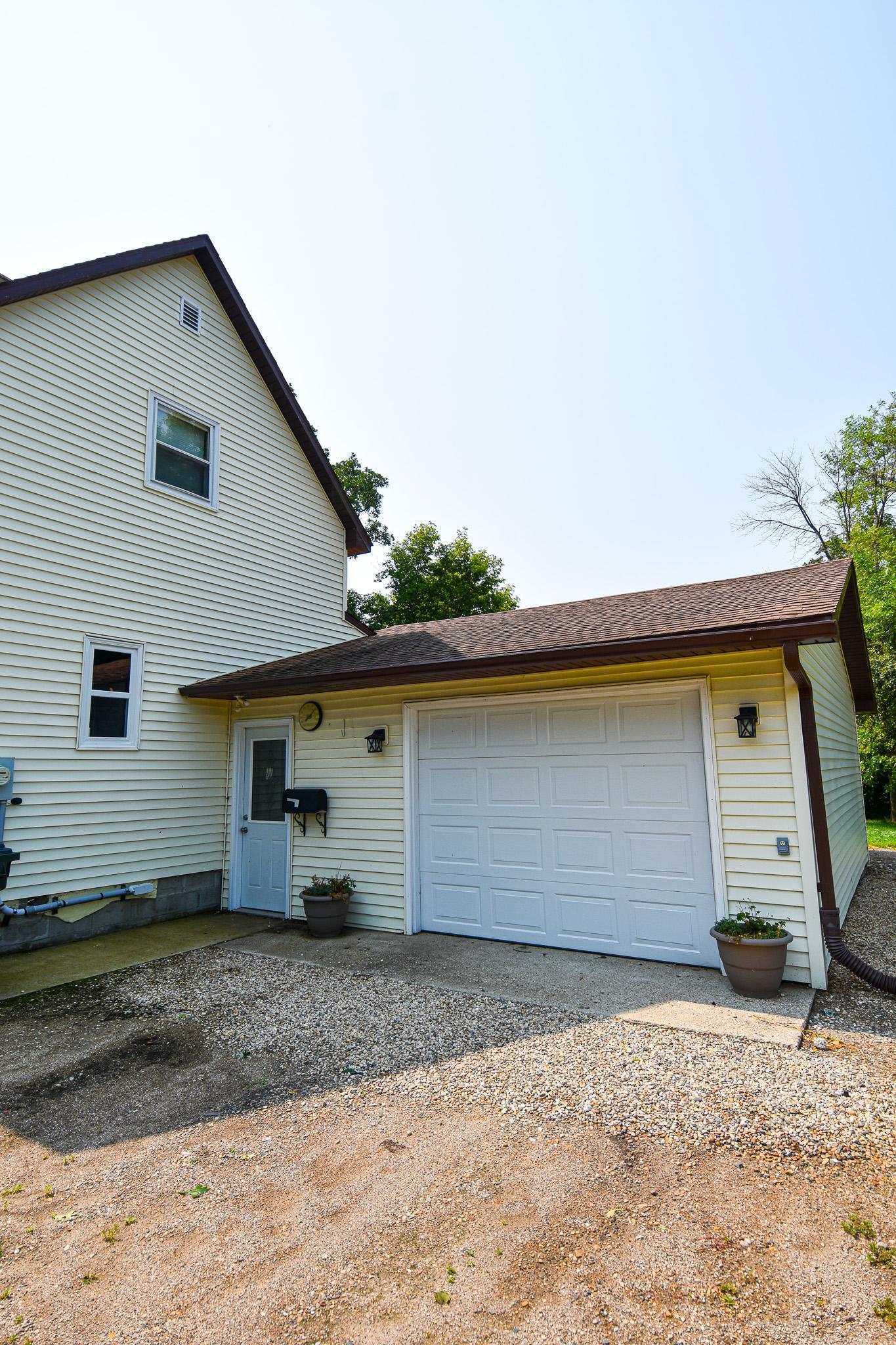 1900 single family home for sale at 661 N Central Street in Warren, MN — 3 bed, 1 bath (photo 4 of 39)