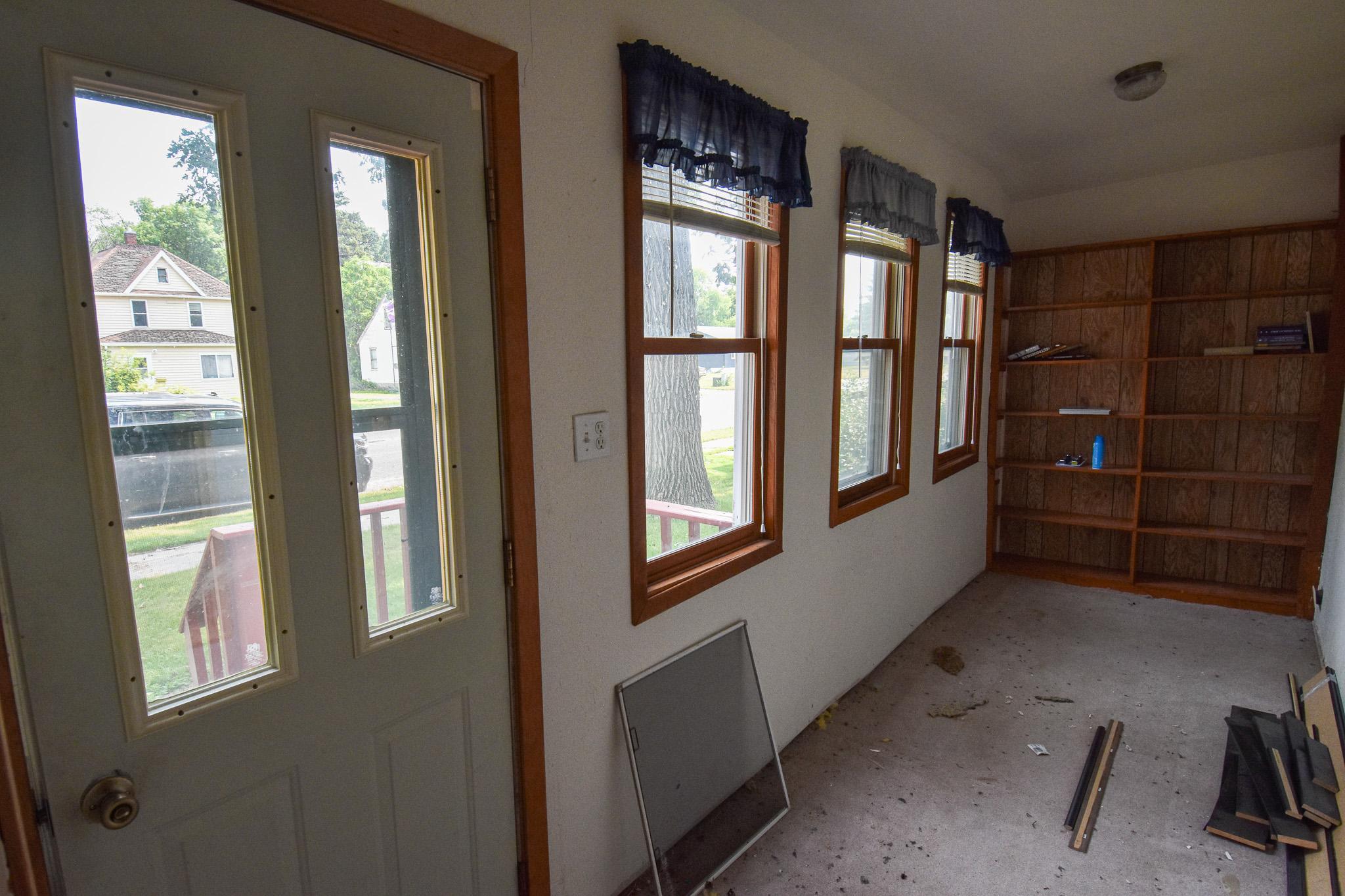 1900 single family home for sale at 661 N Central Street in Warren, MN — 3 bed, 1 bath (photo 5 of 39)