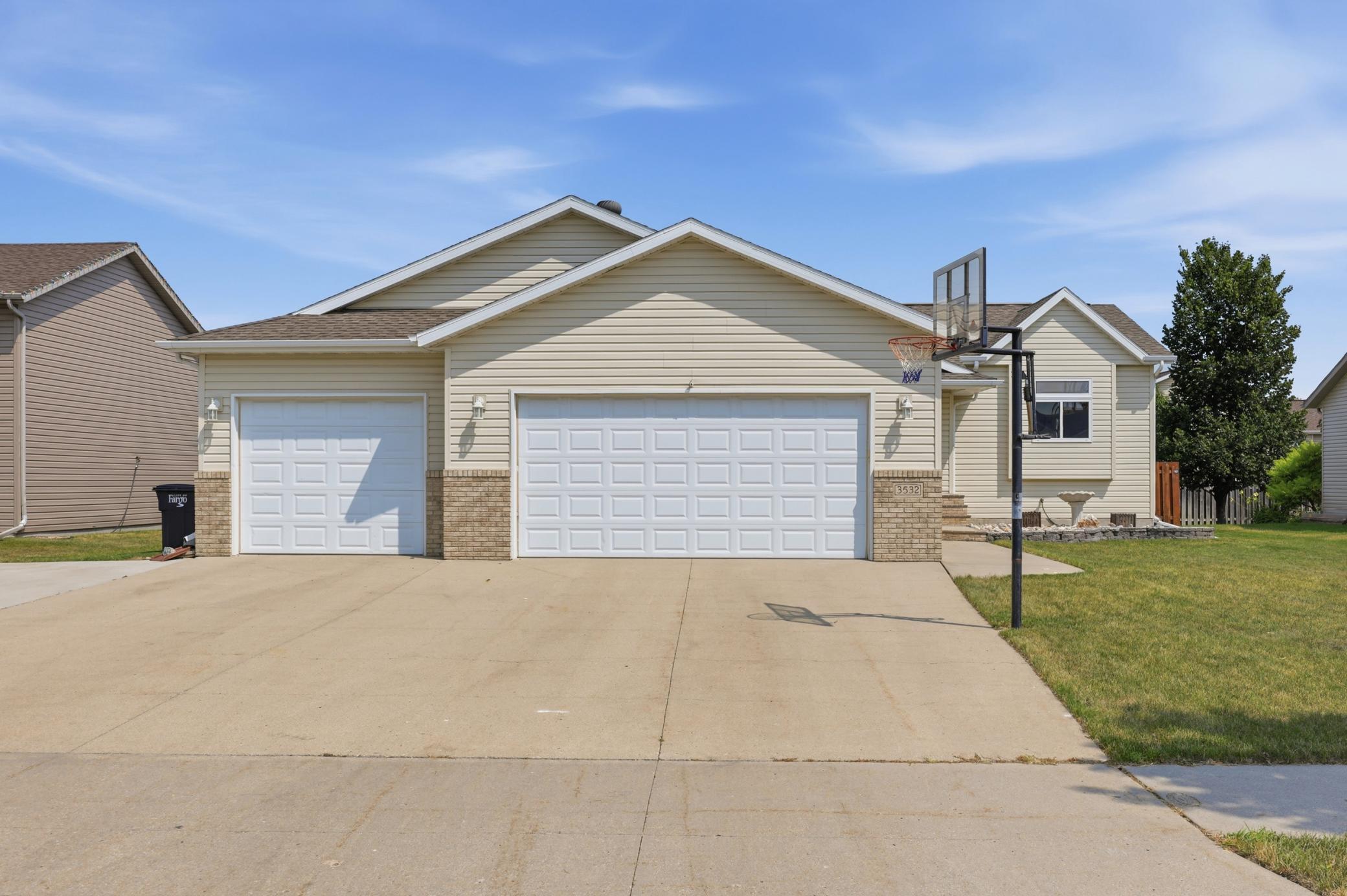 3532 Lincoln Street S, Fargo ND 58104 - Photo 4 of 55