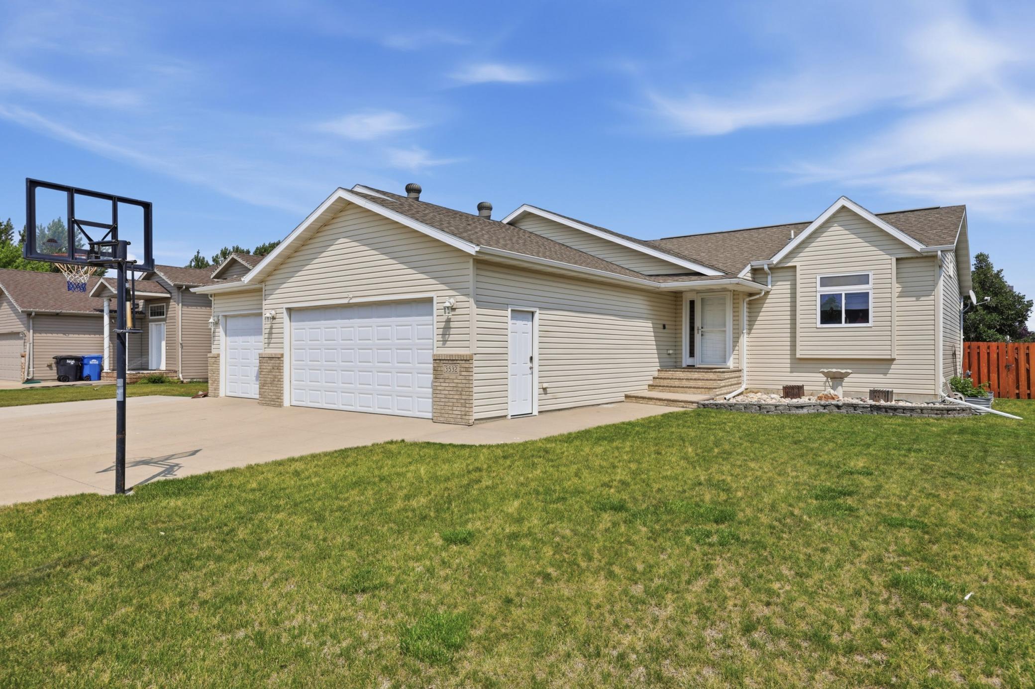 3532 Lincoln Street S, Fargo ND 58104 - Photo 5 of 55