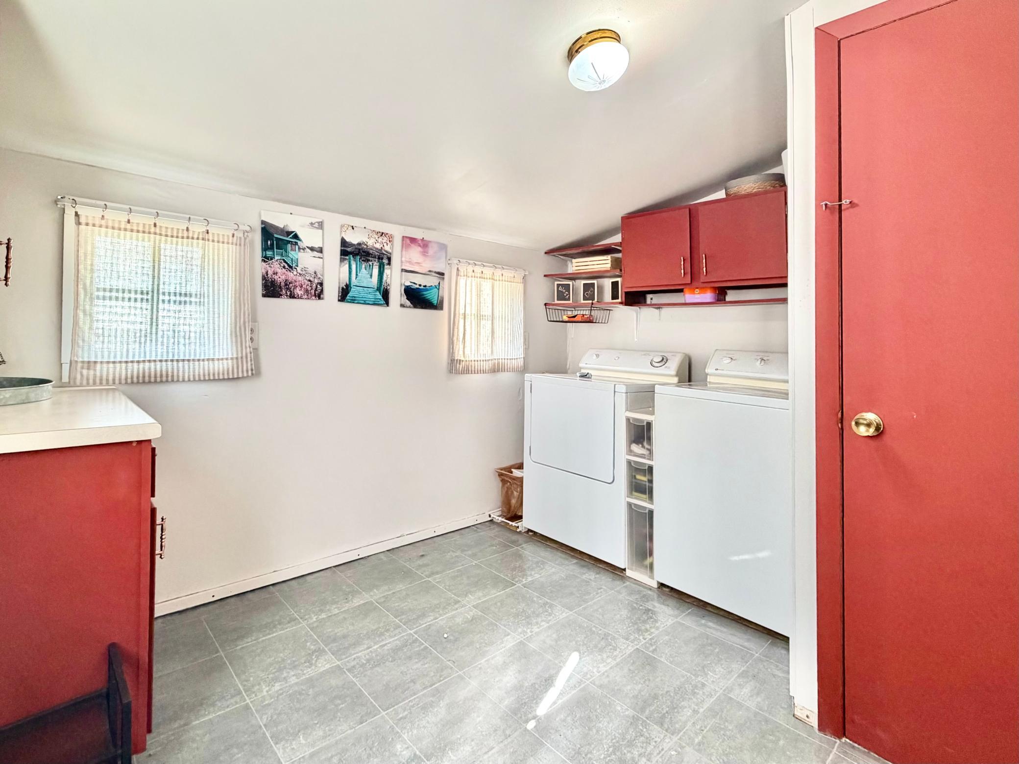 1970 single family home for sale at 205 1st Avenue NE in Brainerd, MN — 3 bed, 2 bath (photo 13 of 32)