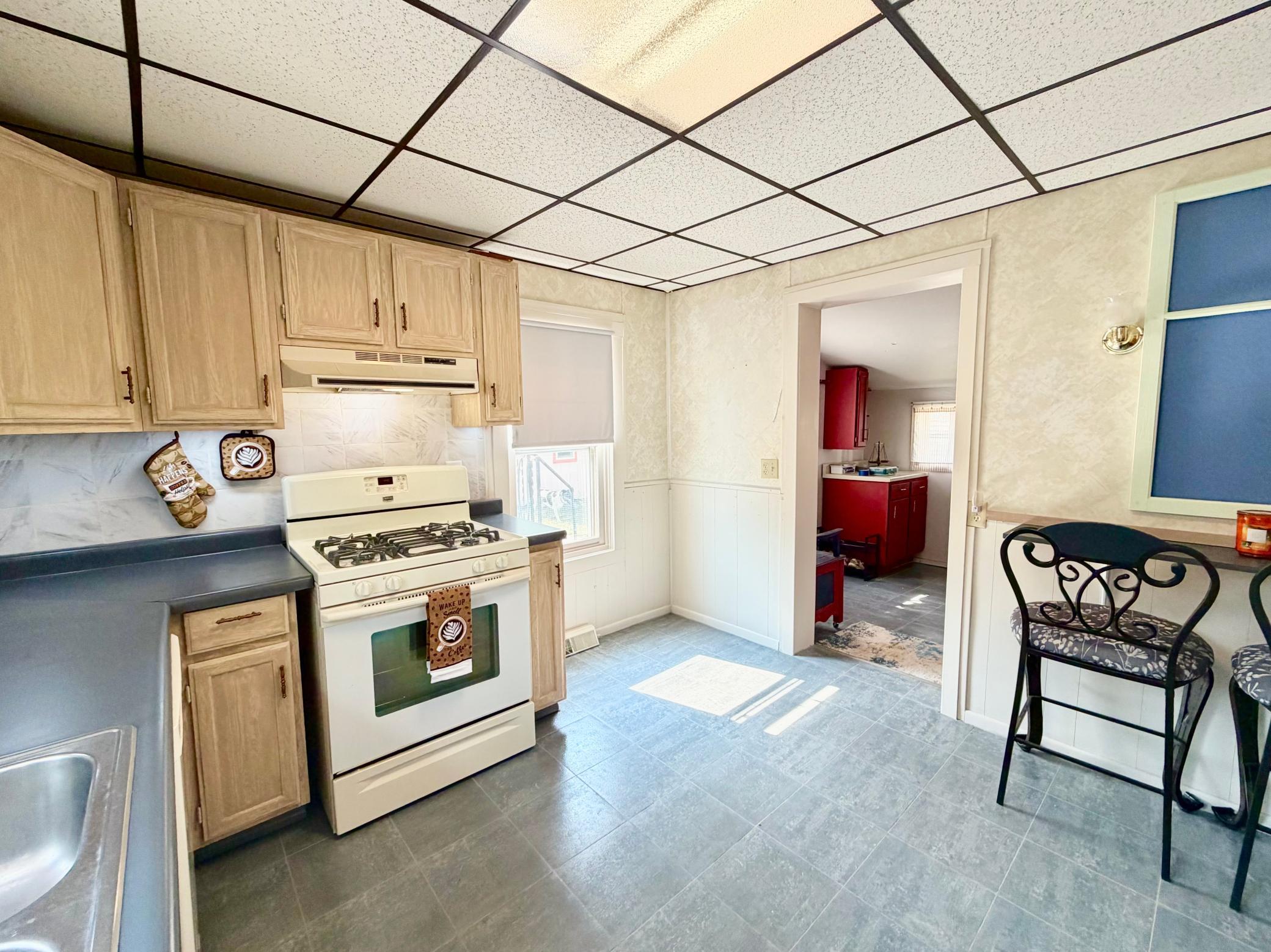1970 single family home for sale at 205 1st Avenue NE in Brainerd, MN — 3 bed, 2 bath (photo 6 of 32)