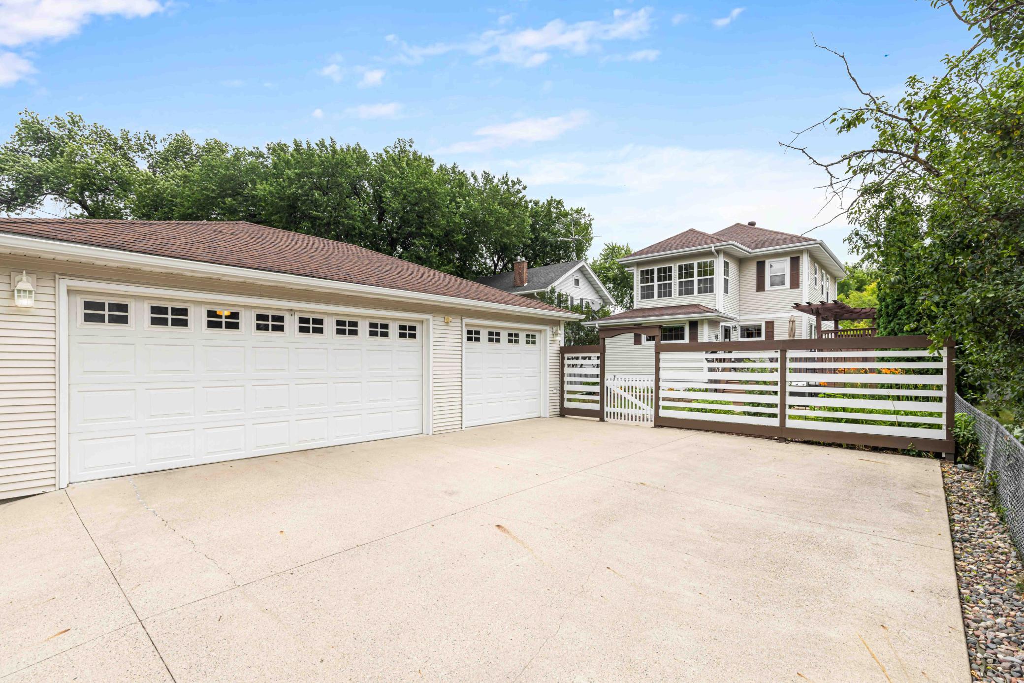 1205 6th Street S, Fargo ND 58103 - Photo 12 of 52