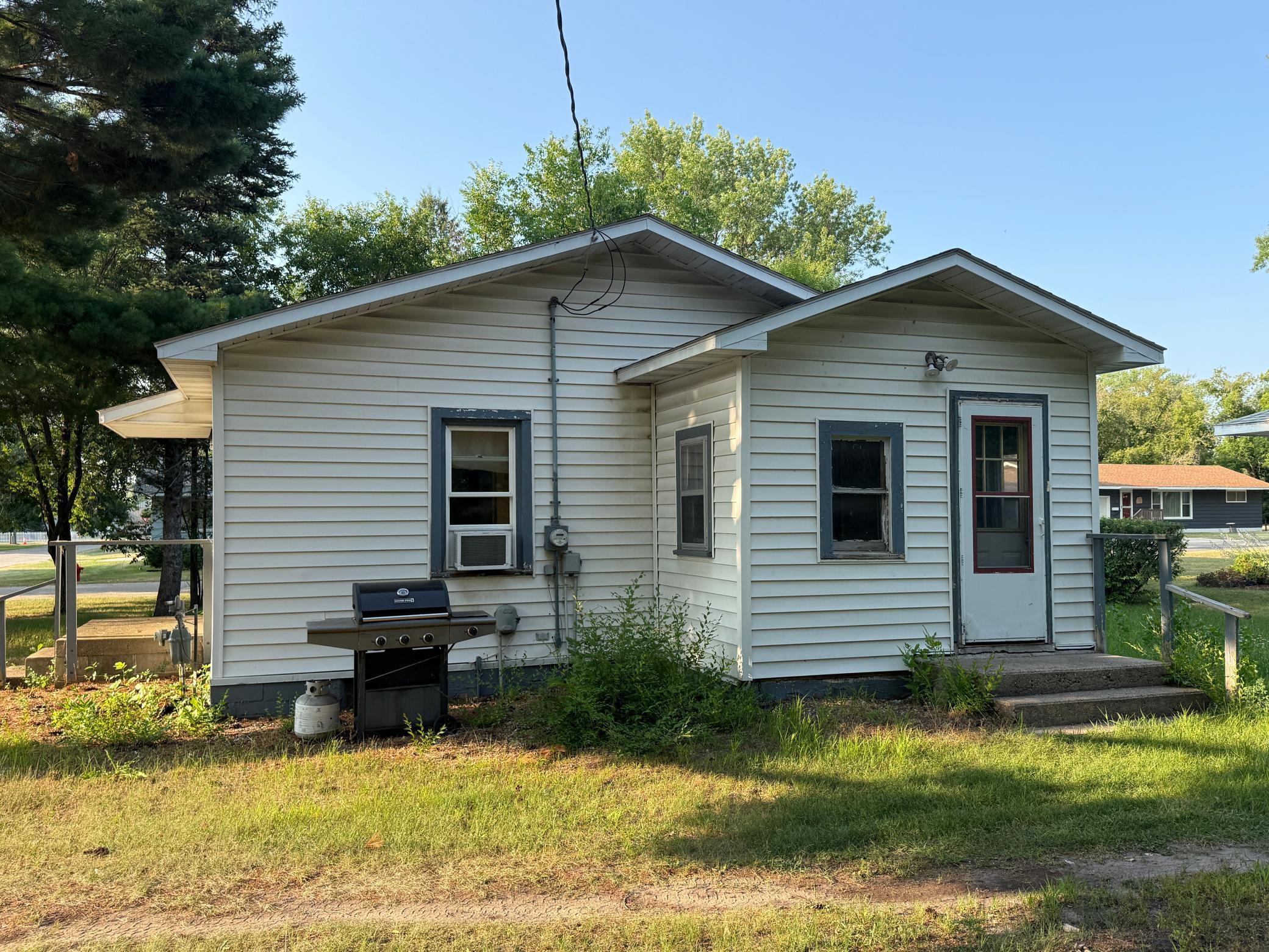 1965 single family home for sale at 106 2nd Street NE in Twin Valley, MN — 1 bed, 1 bath (photo 2 of 13)