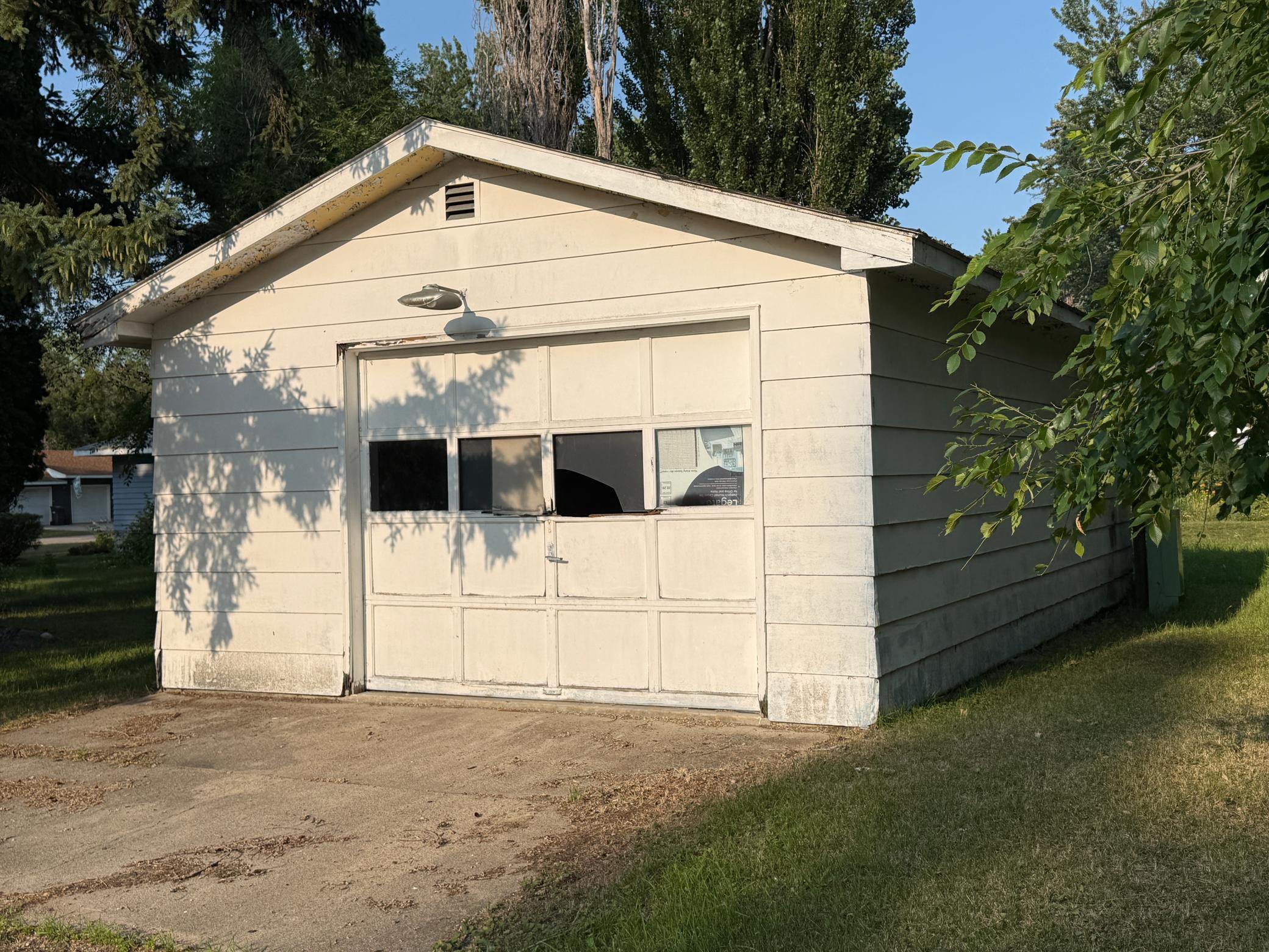 1965 single family home for sale at 106 2nd Street NE in Twin Valley, MN — 1 bed, 1 bath (photo 3 of 13)