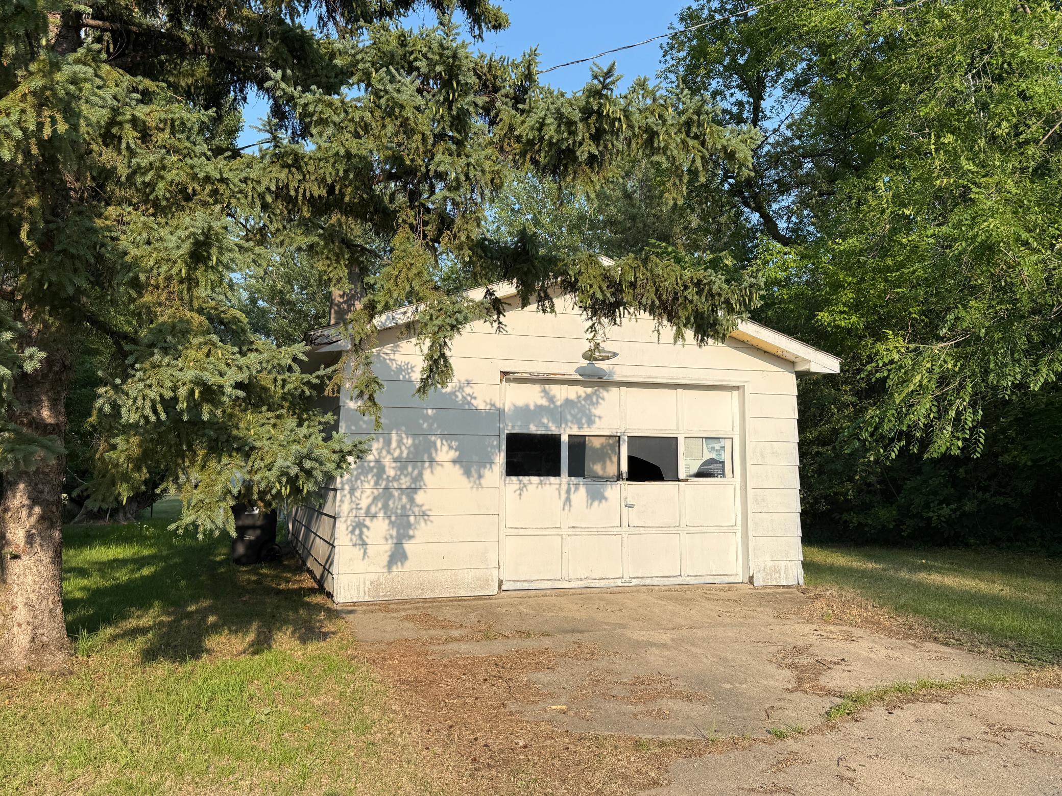 1965 single family home for sale at 106 2nd Street NE in Twin Valley, MN — 1 bed, 1 bath (photo 4 of 13)