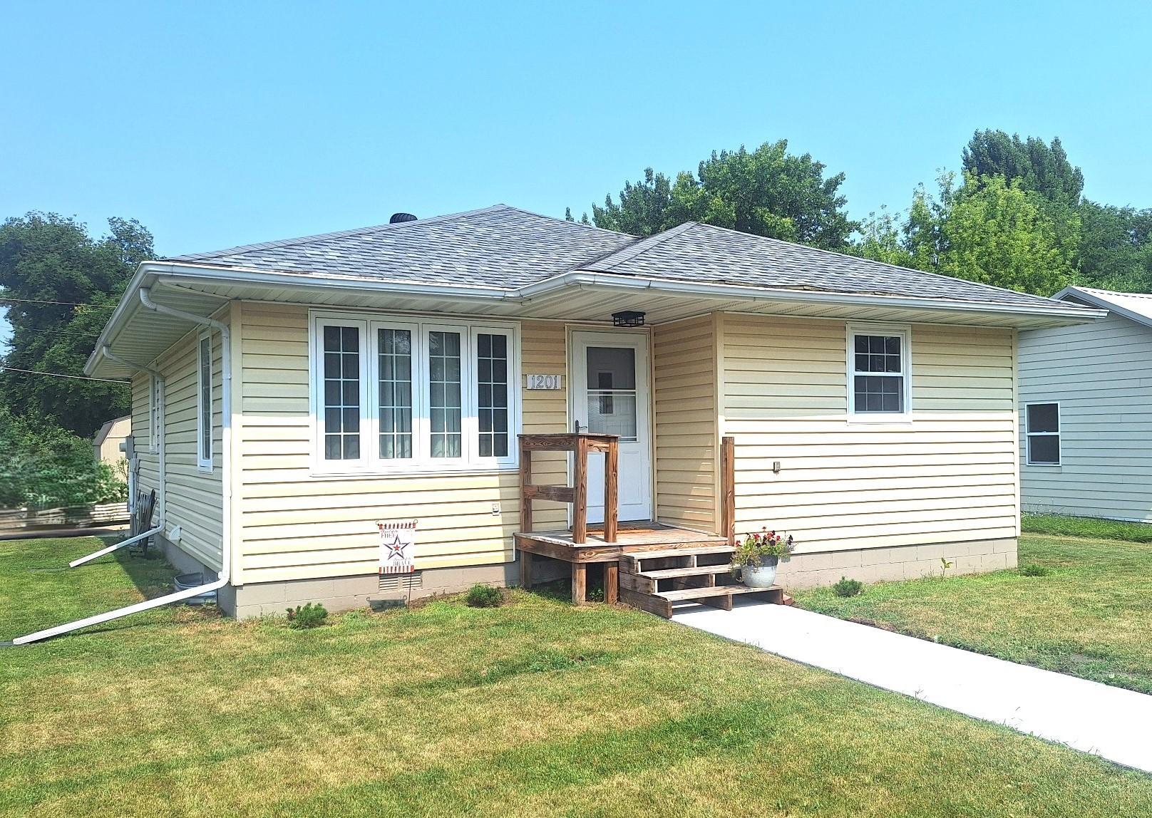 1957 single family home for sale at 1201 Mountain Avenue in Walhalla, ND — 3 bed, 1 bath