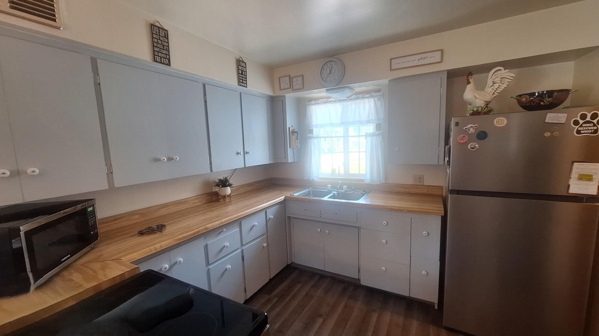 1957 single family home for sale at 1201 Mountain Avenue in Walhalla, ND — 3 bed, 1 bath (photo 2 of 15)