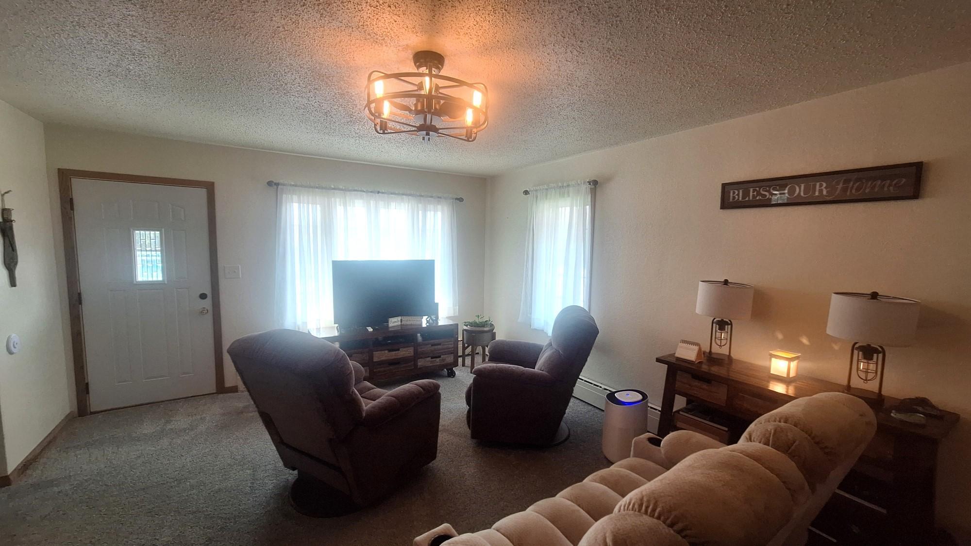 1957 single family home for sale at 1201 Mountain Avenue in Walhalla, ND — 3 bed, 1 bath (photo 4 of 15)